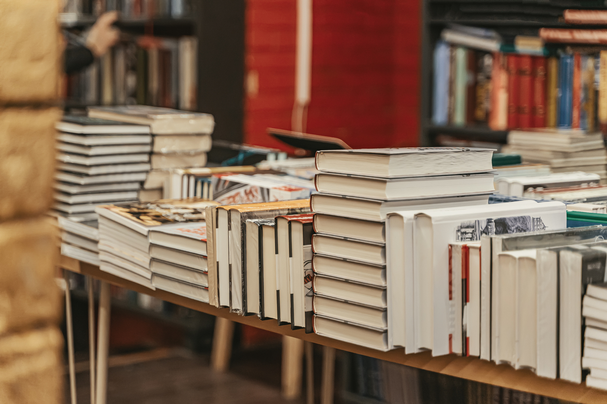 散文主题：书香关键词：书中自有颜如玉书中自有黄金屋领悟知识的力量对知识的渴望书籍的魅力字数：