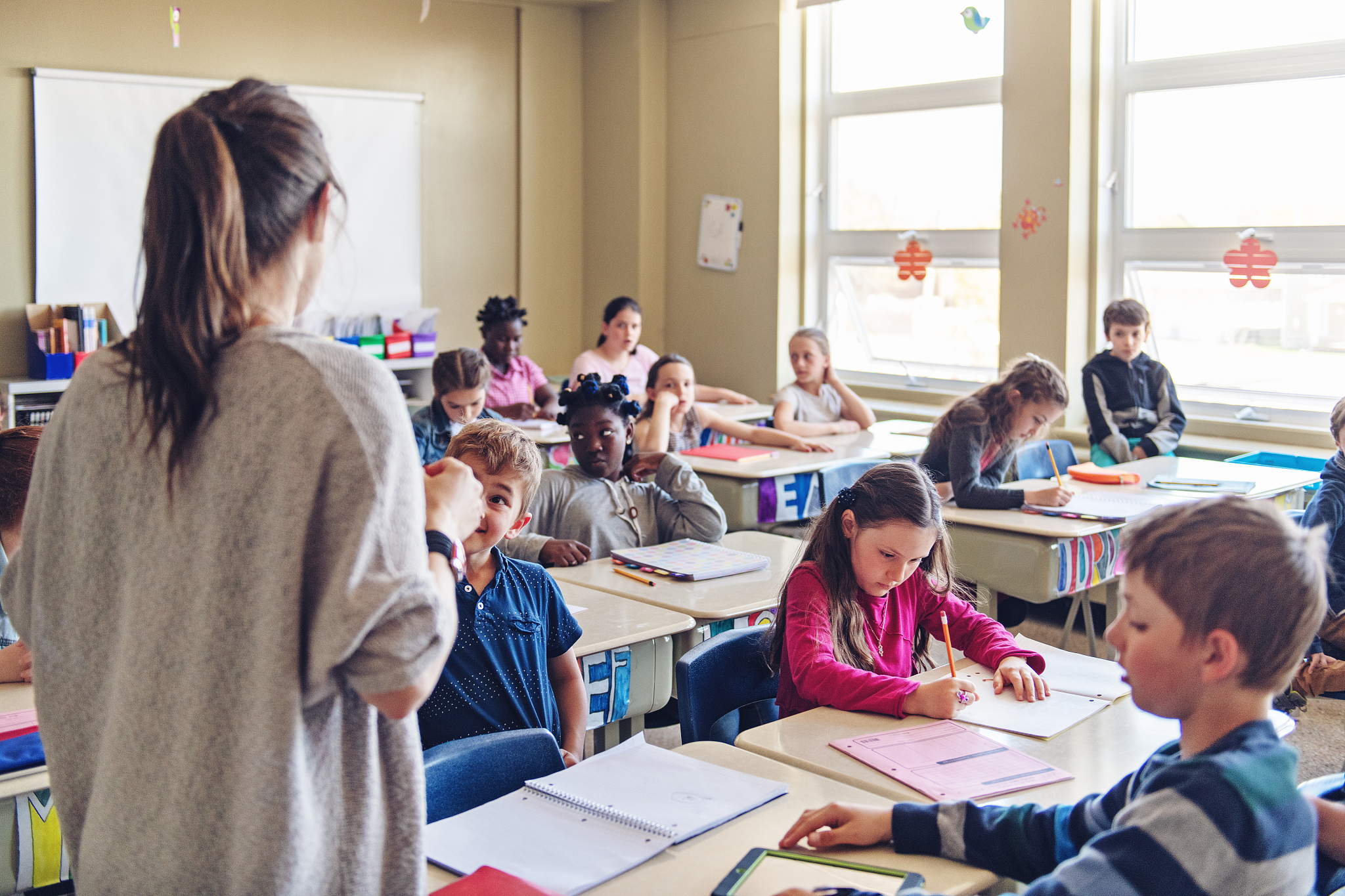 一、绪论一研究背景二研究目的与意义三国内外研究现状二、乡镇初中生英语自主学习能力培养现状的调查一调查对象二英语自主学习能力培养现状调查结果1学生自读现状的调查与分析2自练现状的调查与分析3自评现状调查分析三、乡镇初中学生自主学习能力不足的影响因素一传统的教学方法二学生自身不良的学习习惯三学习动机不端正和缺乏学习兴趣四缺乏正确的学习方法作指导四、提高乡镇初中学生英语自主学习能力的路径一培养学习兴趣激