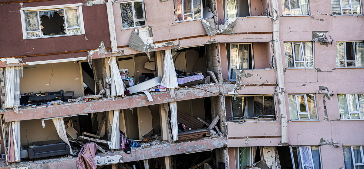 2009年6月27上海闵行区楼房倒塌事件的原因