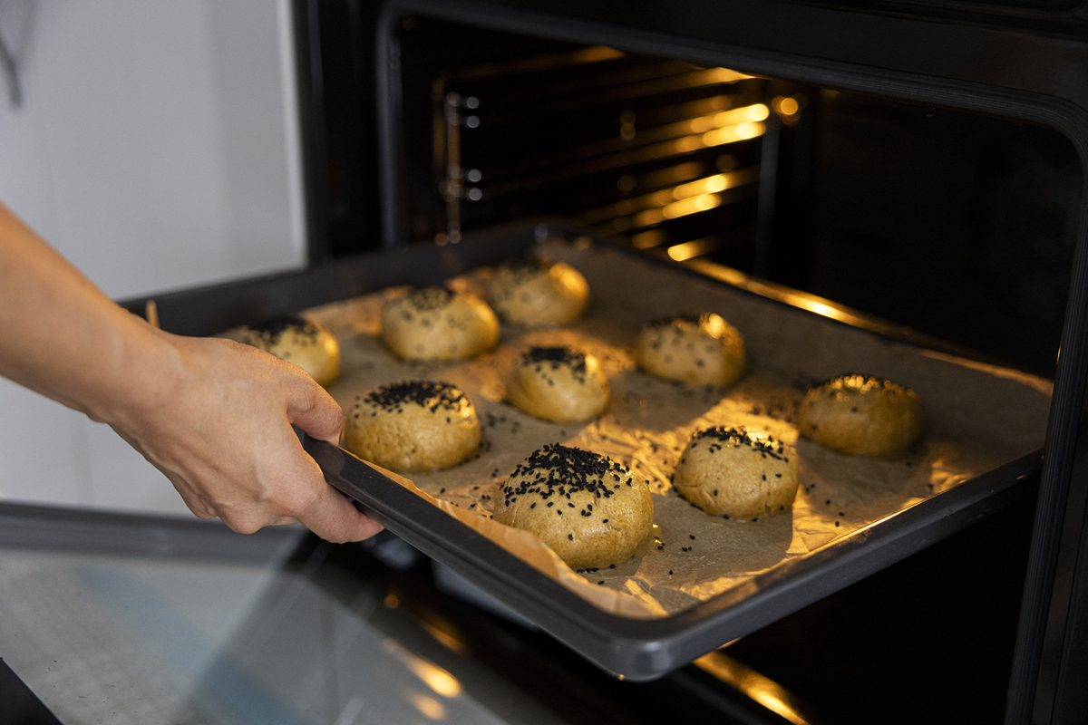 蛋黄酥平炉烘烤温度 - 180°C至200°C | 完美烘焙技巧