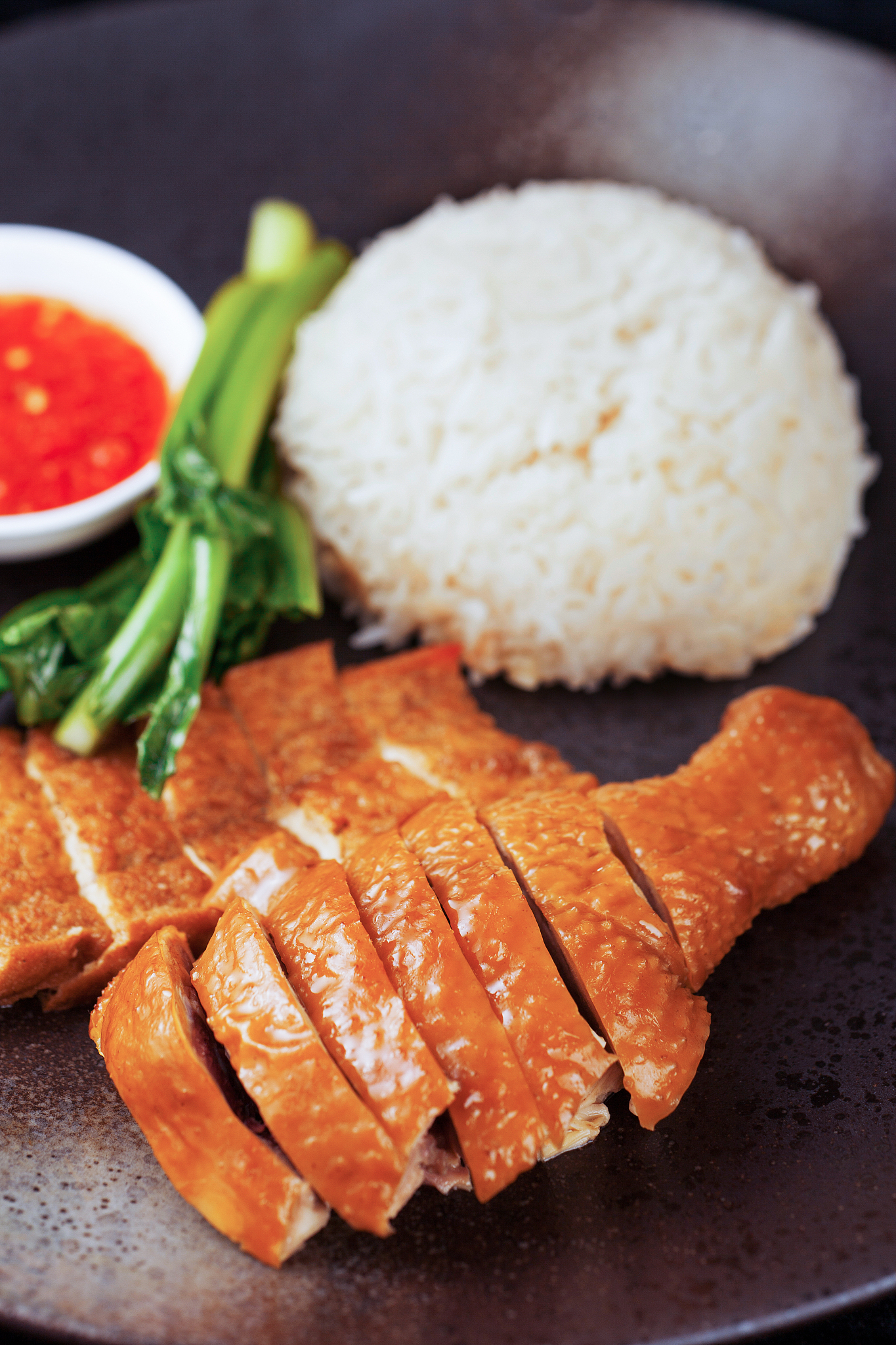 100字评价照烧鸡腿饭配菜：西红柿鸡蛋拌豆皮软烧茄子虎邦牛肉酱的外卖评价