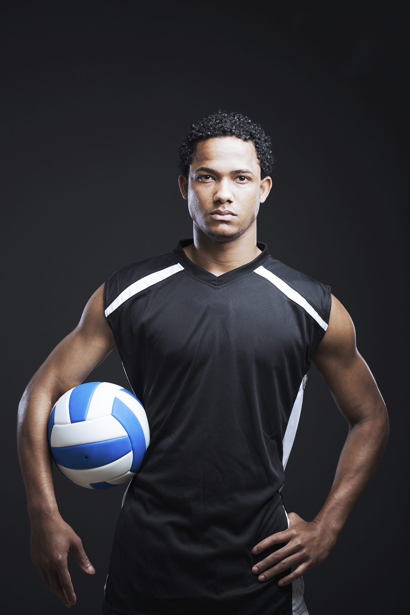 1【单选题】1分 排球2-2∶排球基本技术中准备姿势与移动属于技术是完成发球