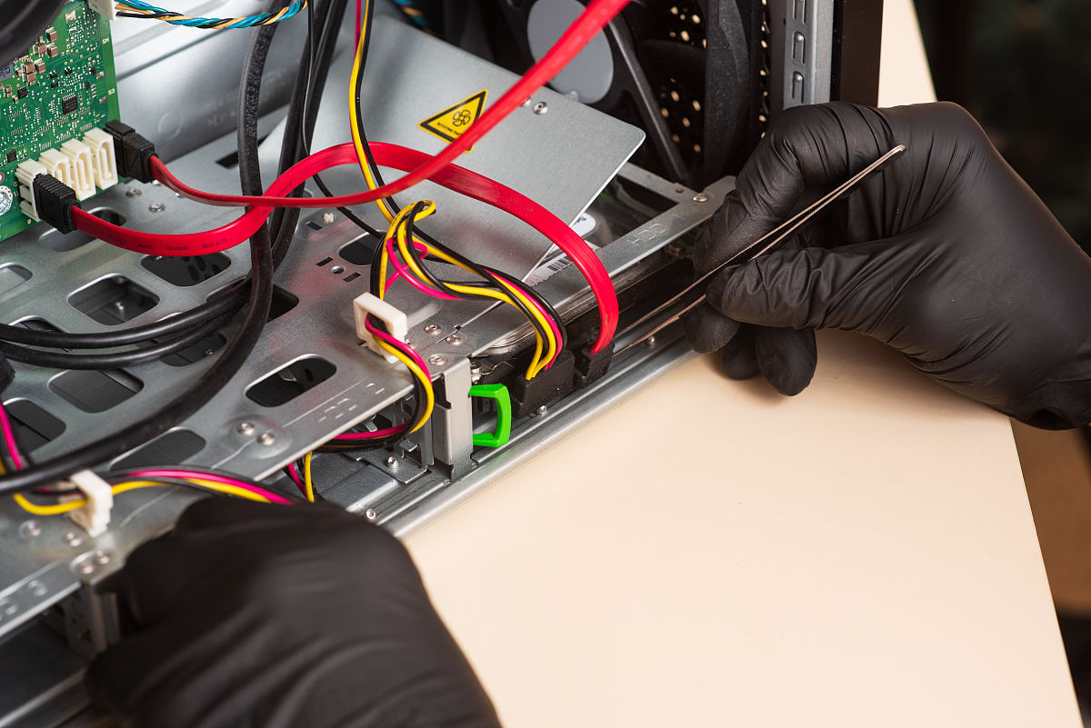 请写出笔记本电脑拆机的步骤