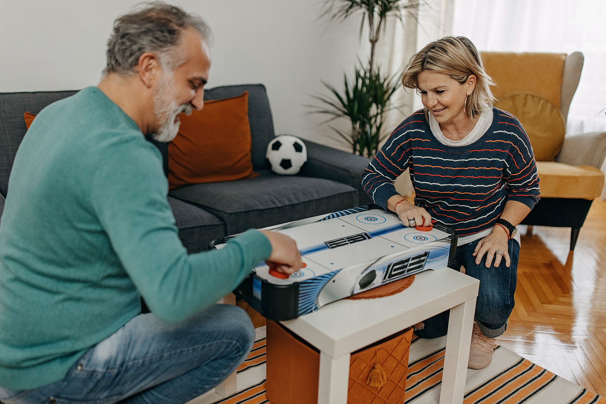 猫婆婆的幸福公寓更新日志：全新猫咪角色、家具和社交功能！