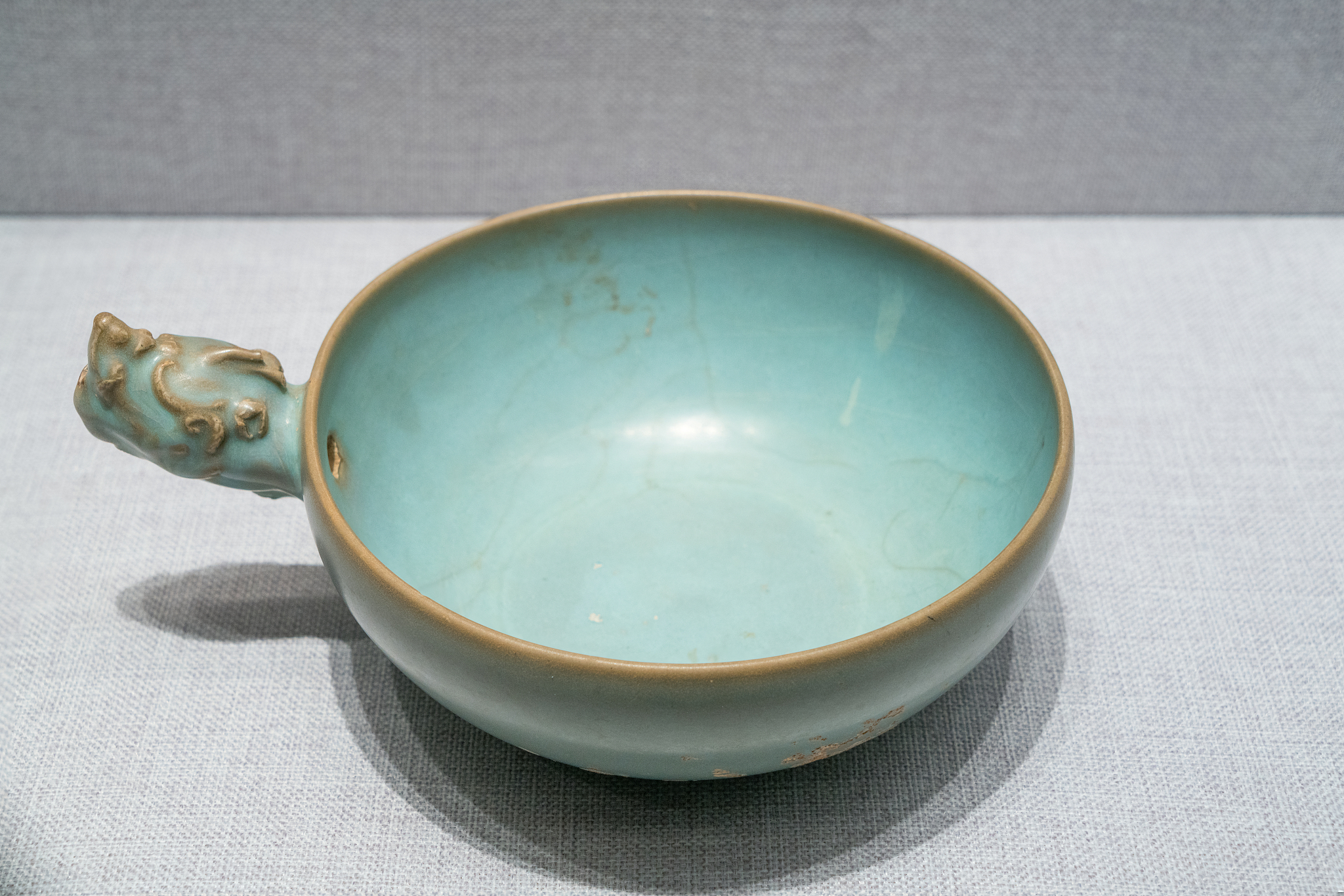 汝窑：宋代五大名窑之一，青瓷瑰宝 - 历史、特点、影响