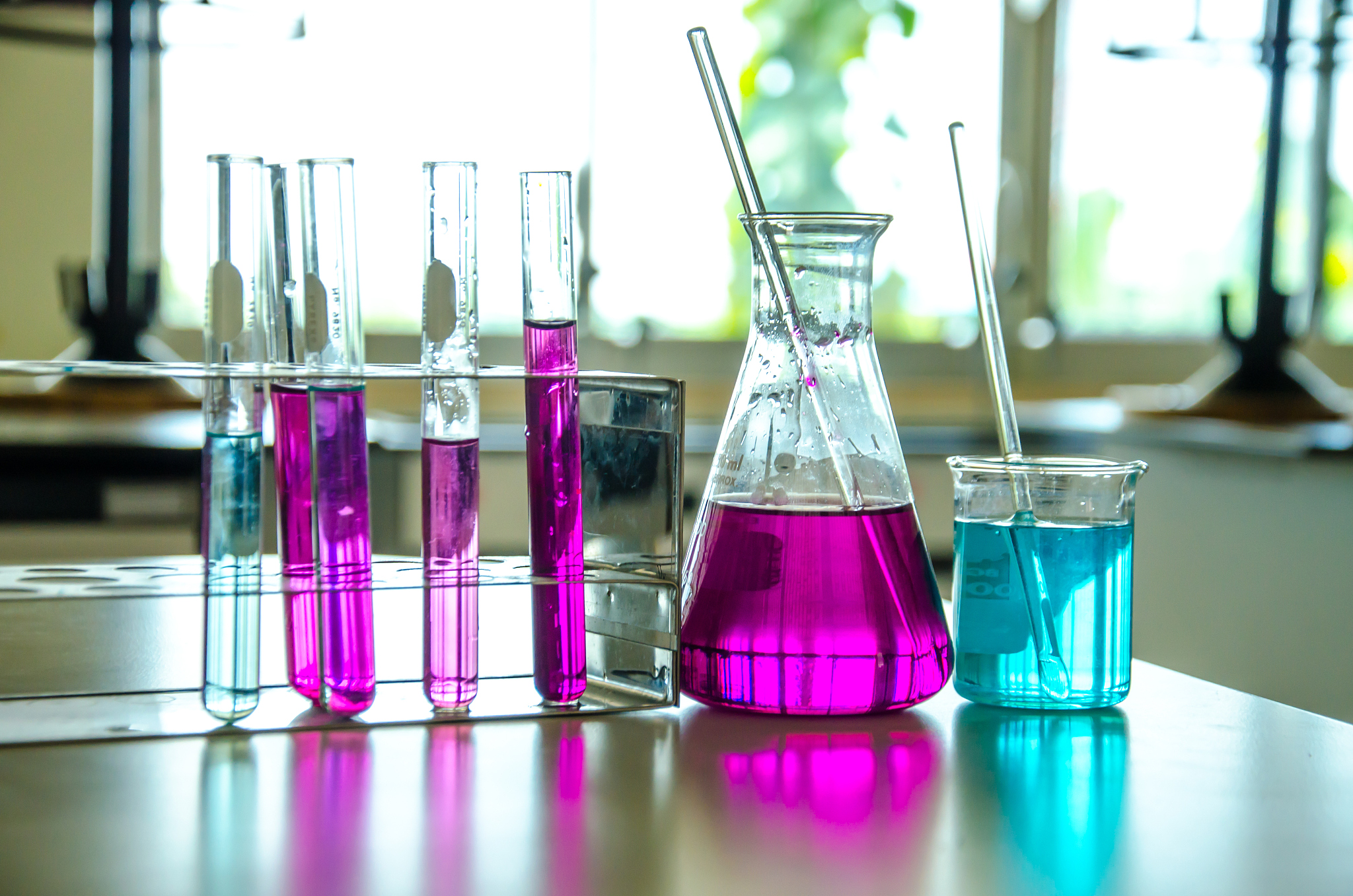 玻璃会发生化学反应吗？深入了解玻璃的化学性质