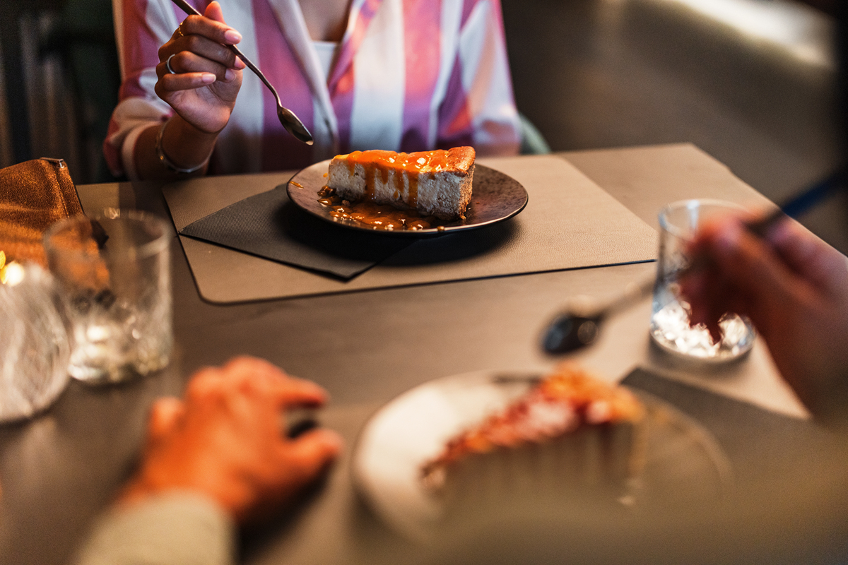 请仿照热风吹过的每一寸里无数演化推移正在发生。写一句符合厨房的广告文案