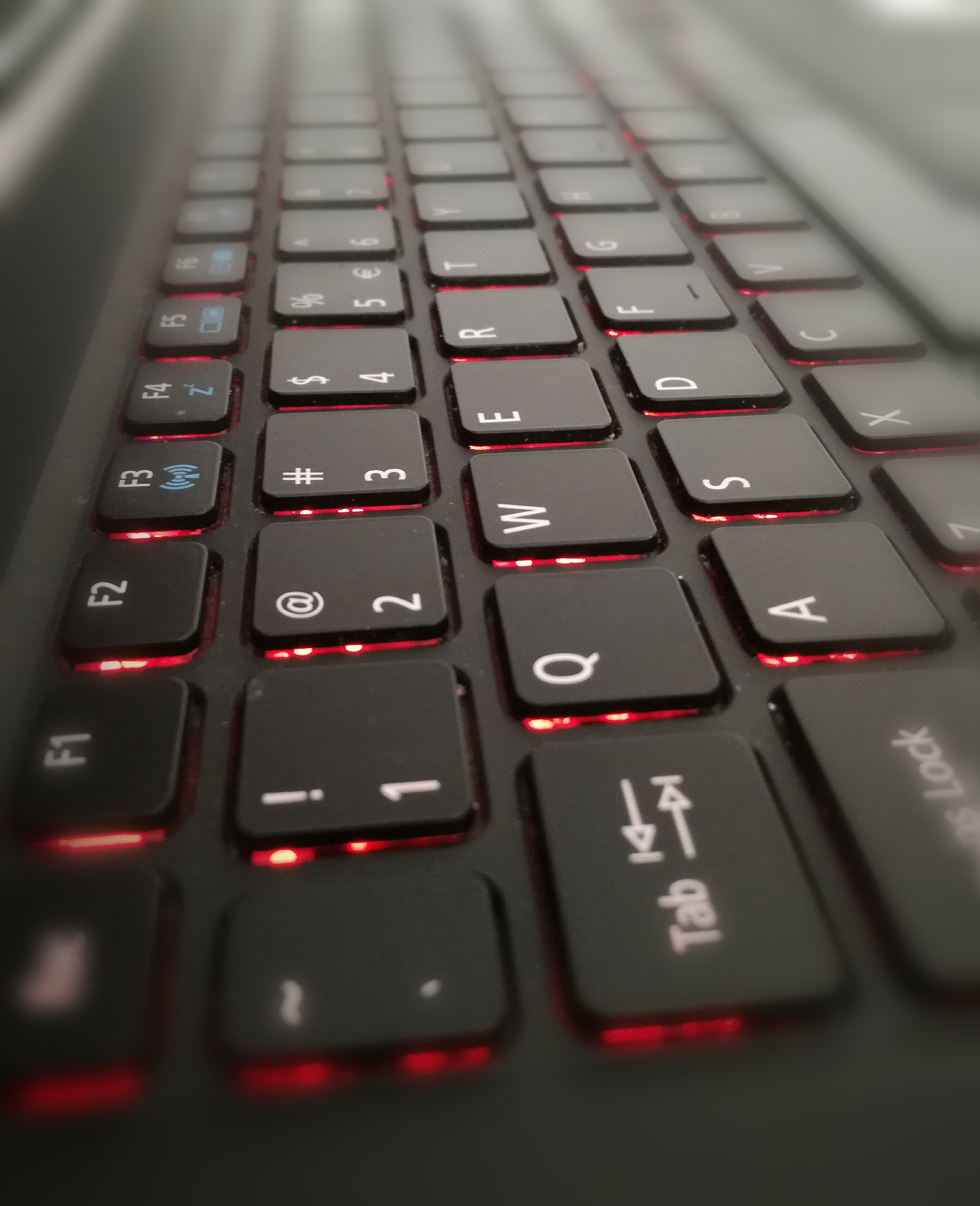 单片机中断应用：按键控制LED闪烁