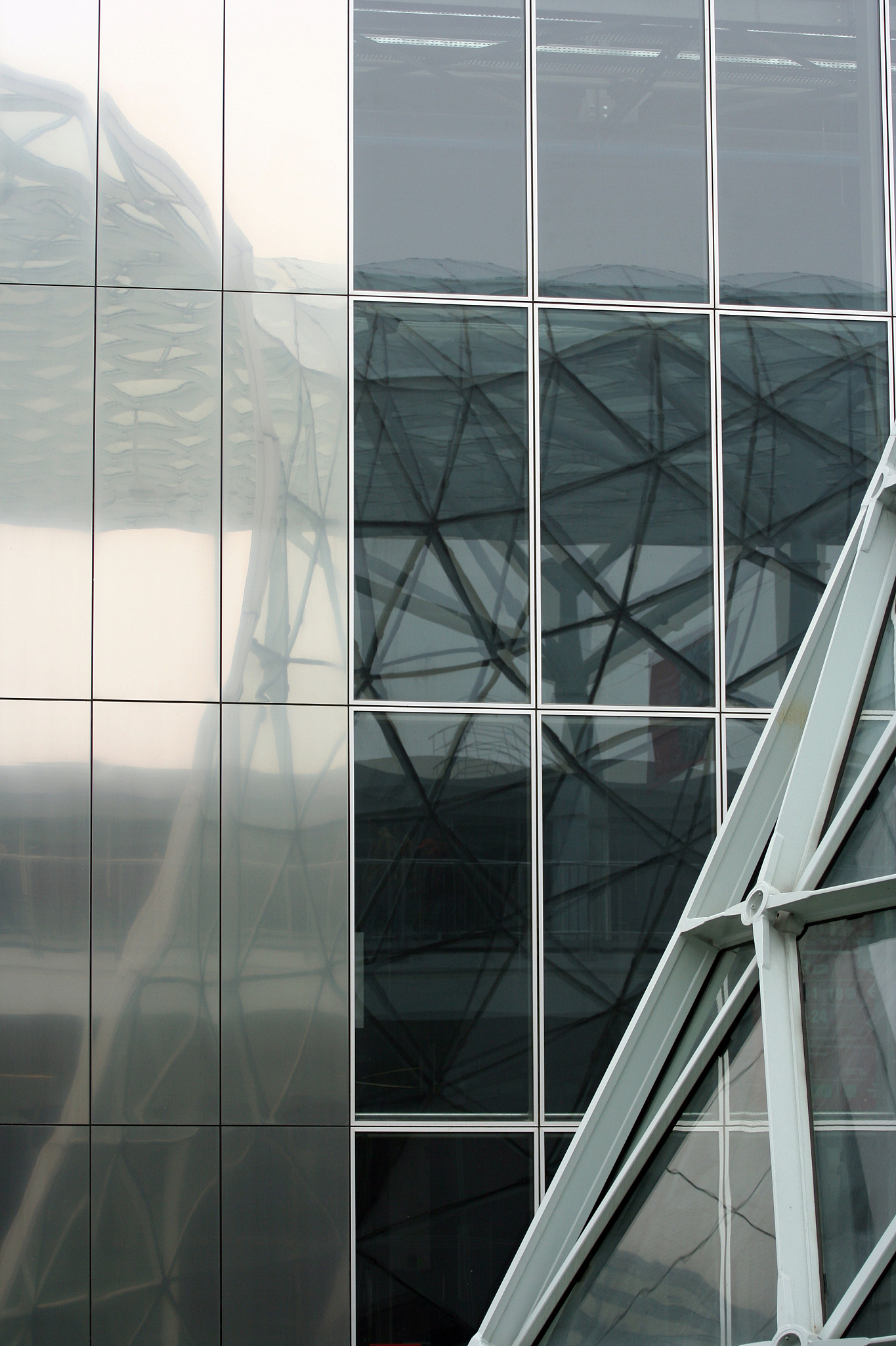 new milan fair detail