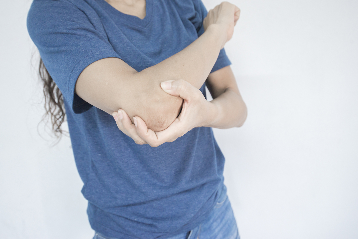 肘部<strong>疼痛</strong>.医疗保健和医学概念.