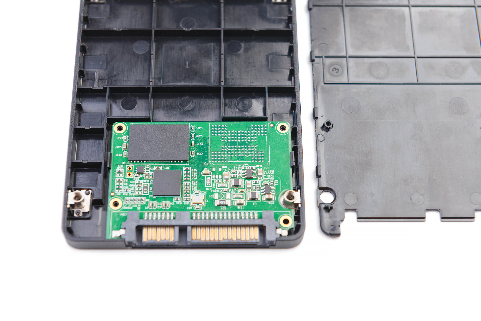 M.2 接口 SSD：速度更快，尺寸更小