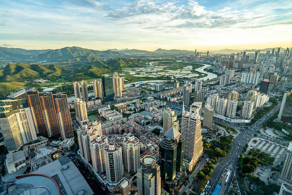 深圳和彭水那个大