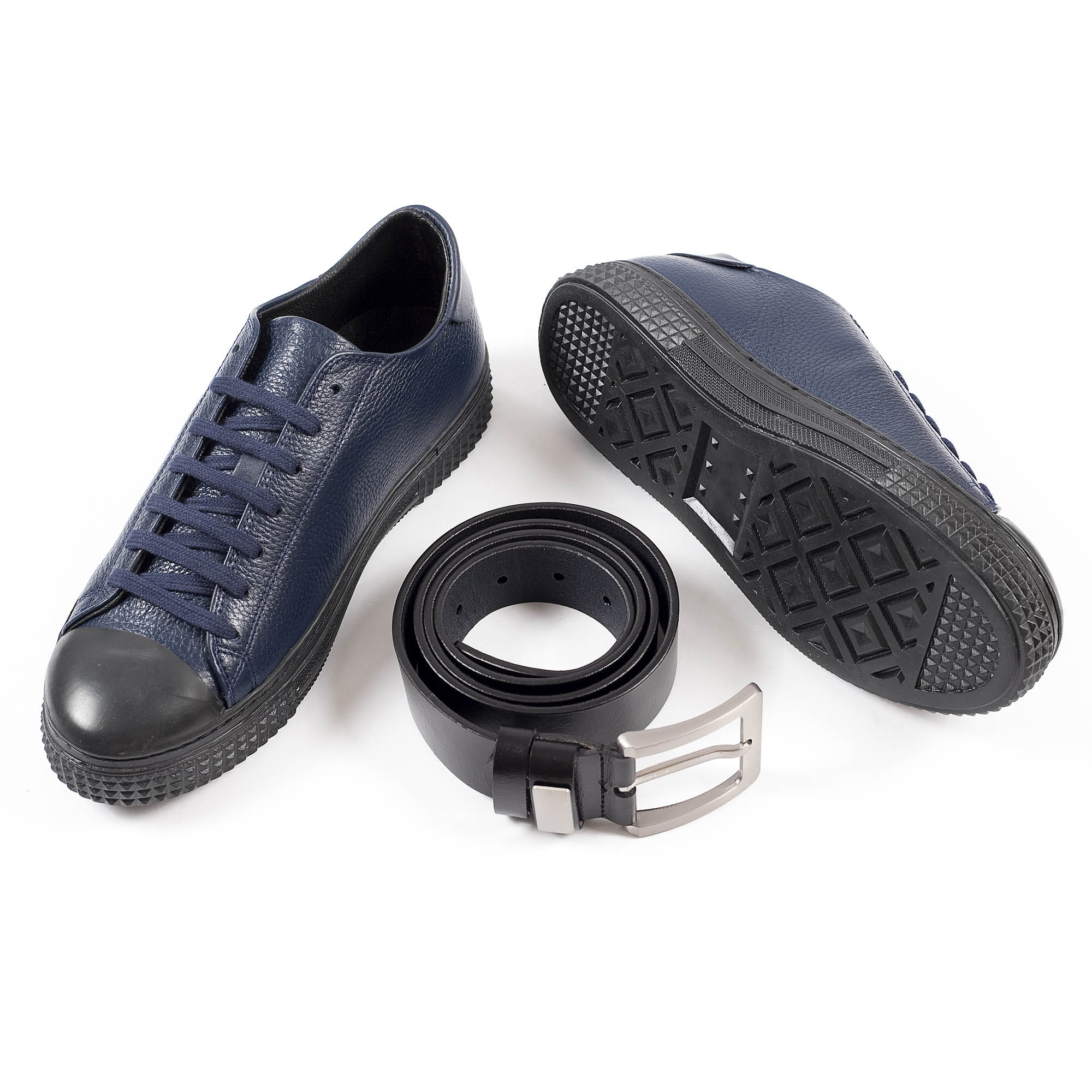 说十句赞美男士凉鞋的描述