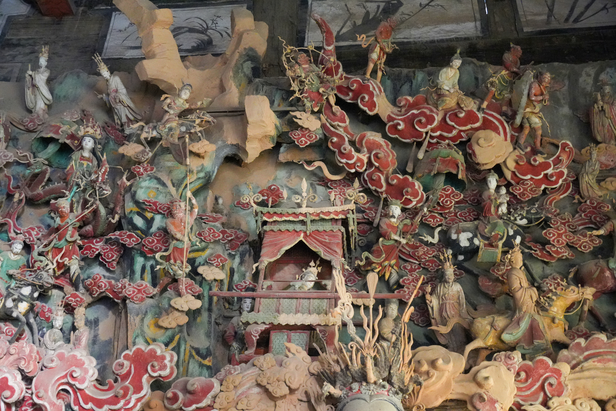 潮州木雕“铺殿花”图式与大专幼儿专业在教学方面的结合，关于”分析潮州木雕“铺殿花”图式在幼儿教育中的意义和价值，如培养创造力、审美能力等“麻烦编写1300字