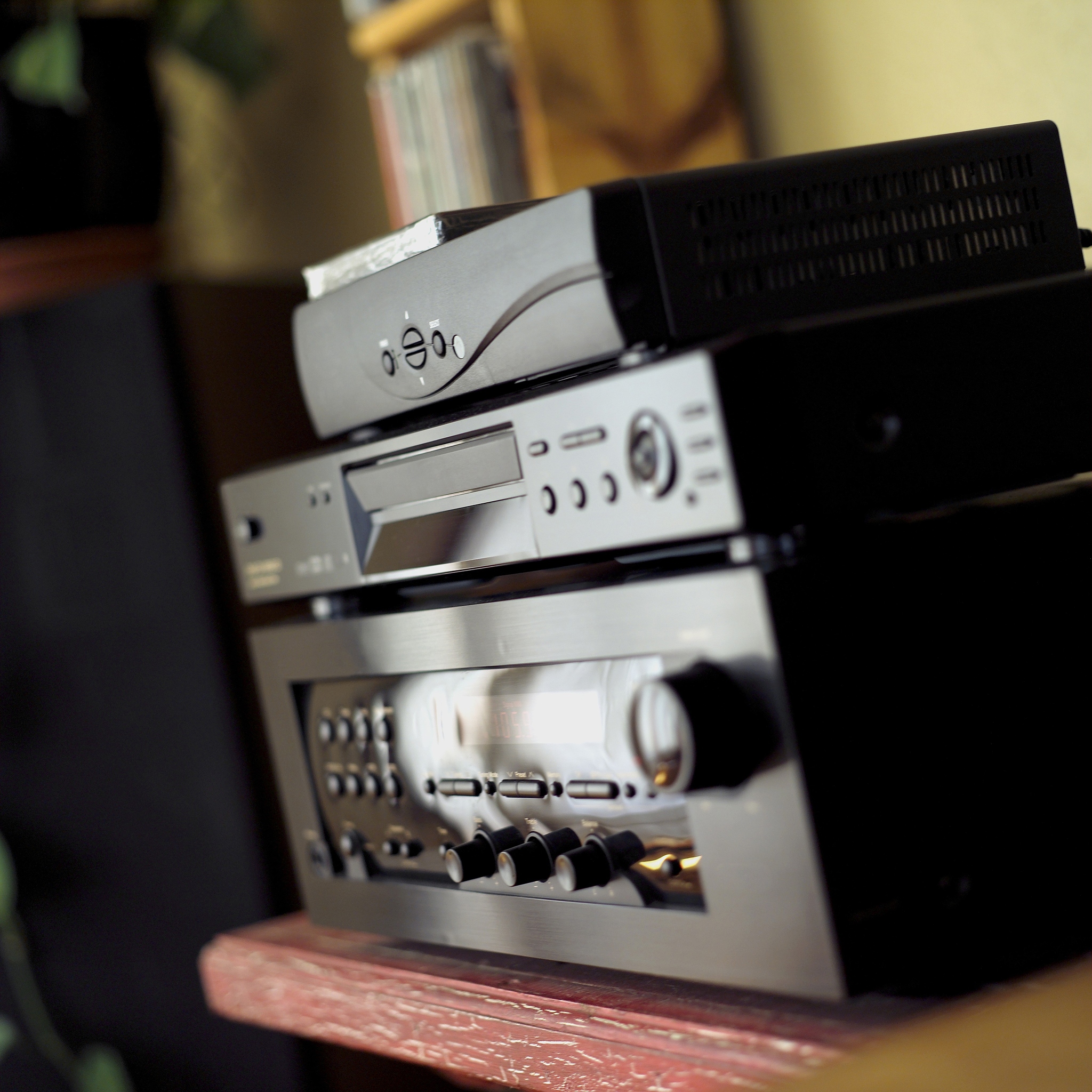 索尼 FH-B150 组合音响 收音机使用指南：搜索、存储电台