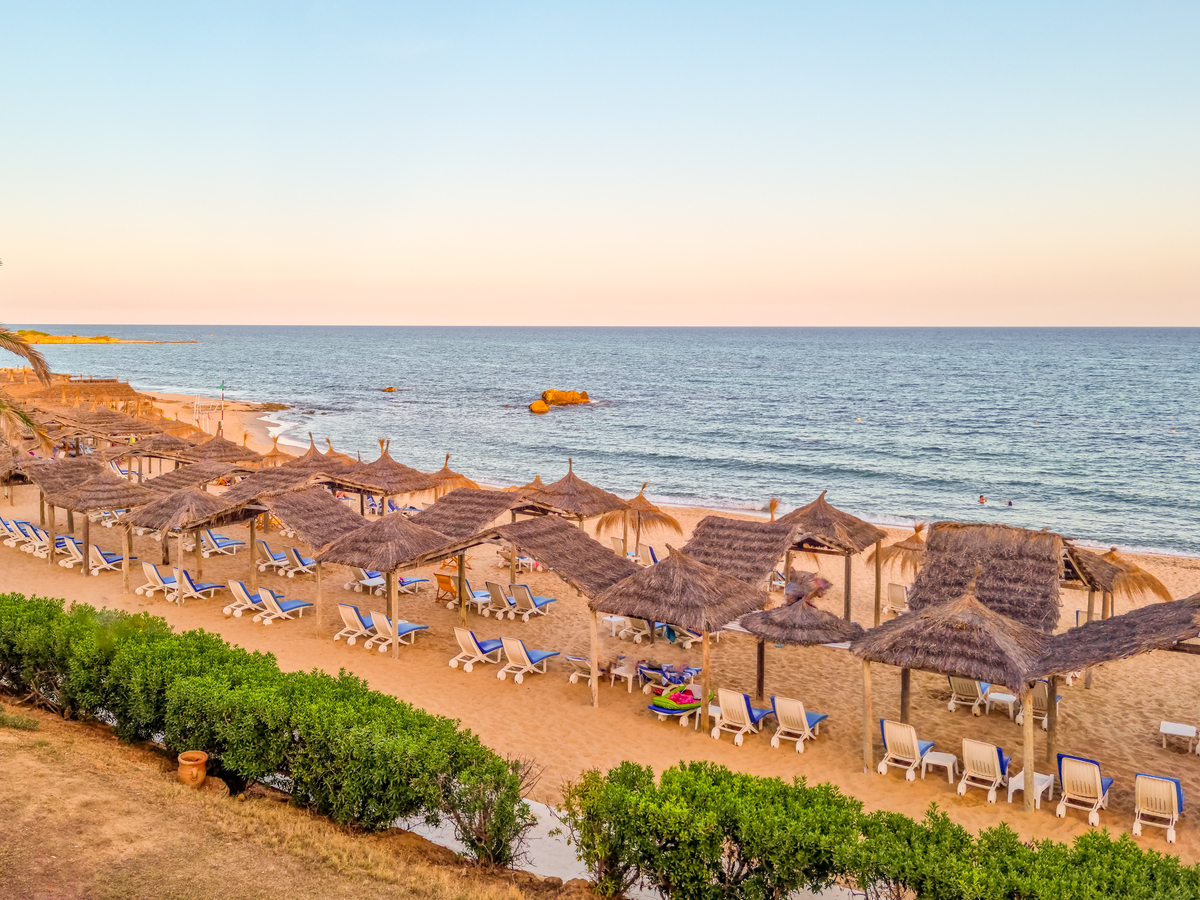 游丁红湾：一个充满乐趣和美味的海滩