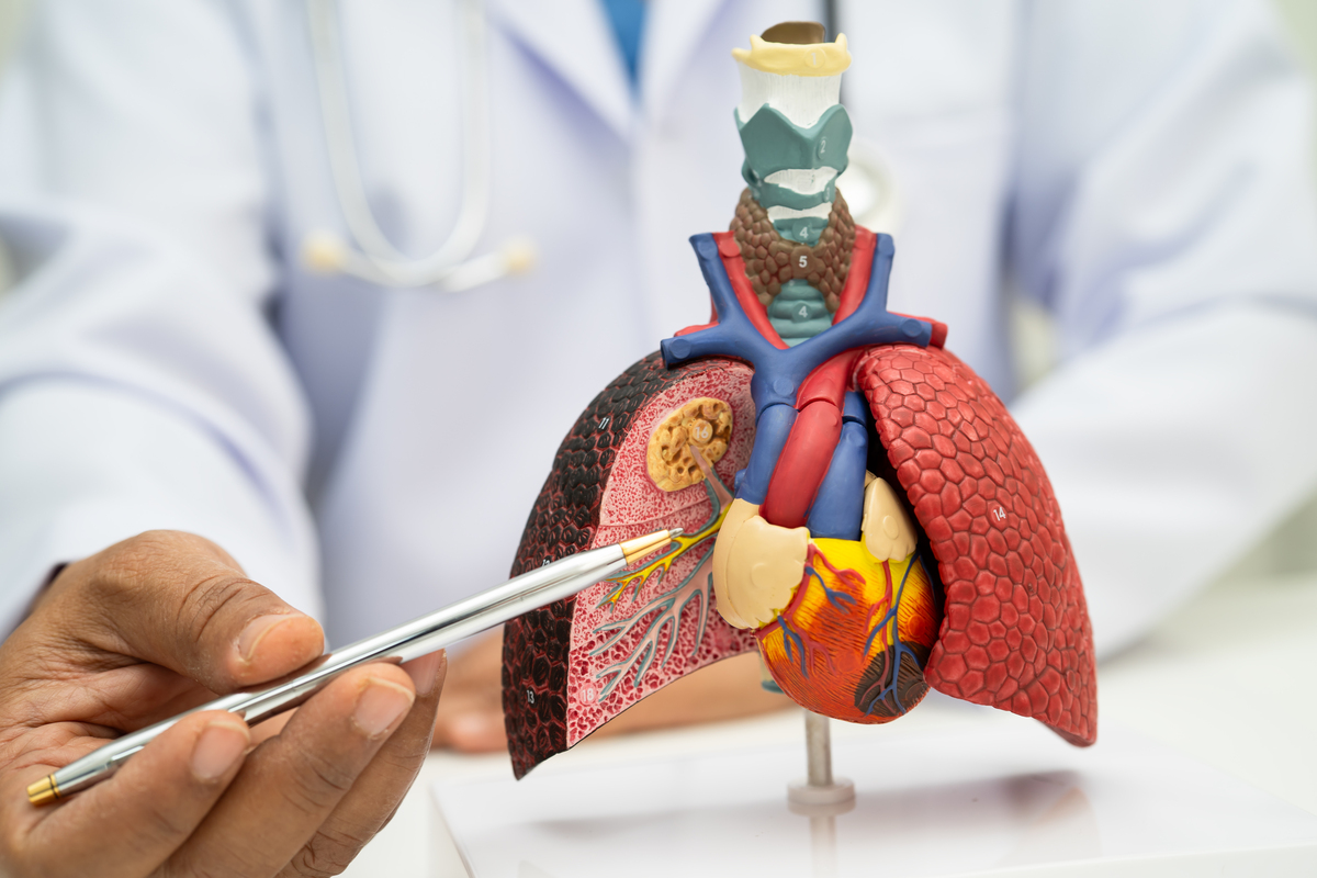 高血压冠心病合并胸腔积液：病因、症状及治疗方法