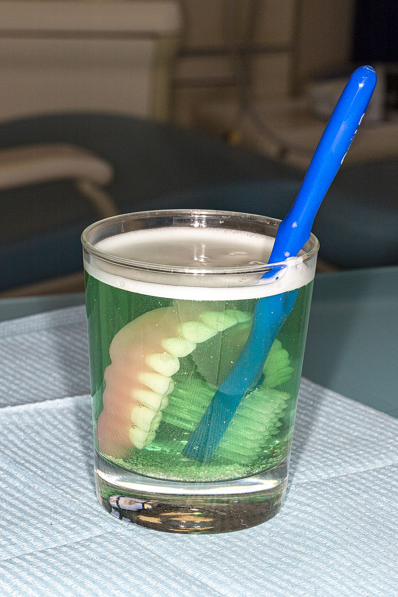 口腔修复工艺学专业就业前景深度解析：未来发展趋势与职业方向