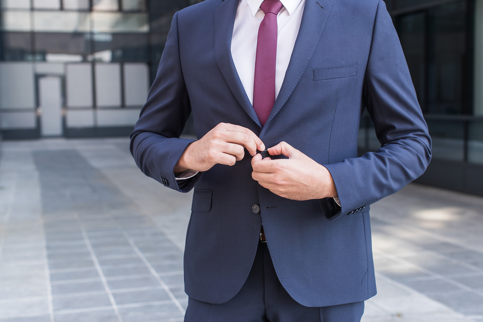 雨中漫步，优雅西装套装