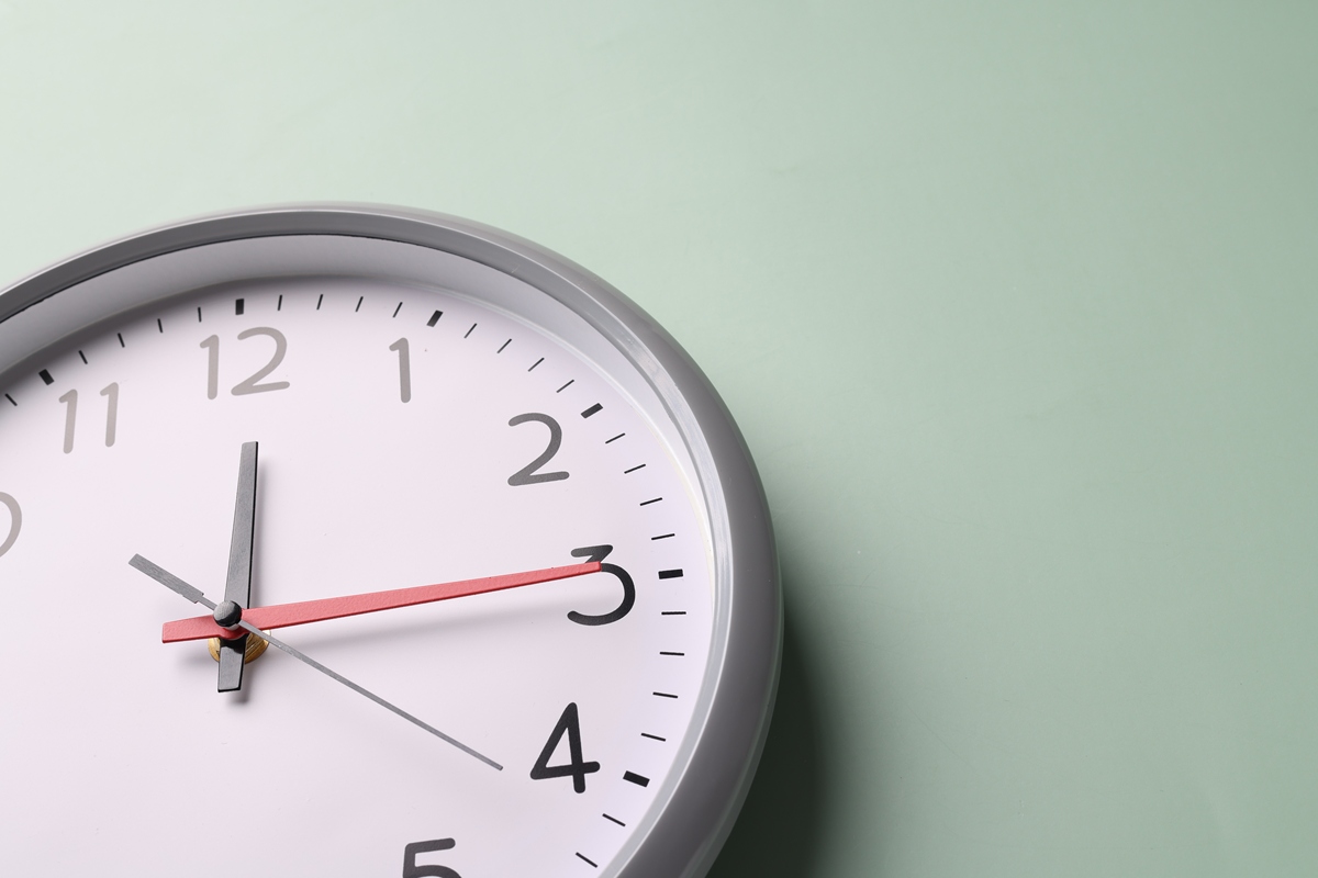 一寸光阴一寸金，寸金难买寸光阴是谁写的？