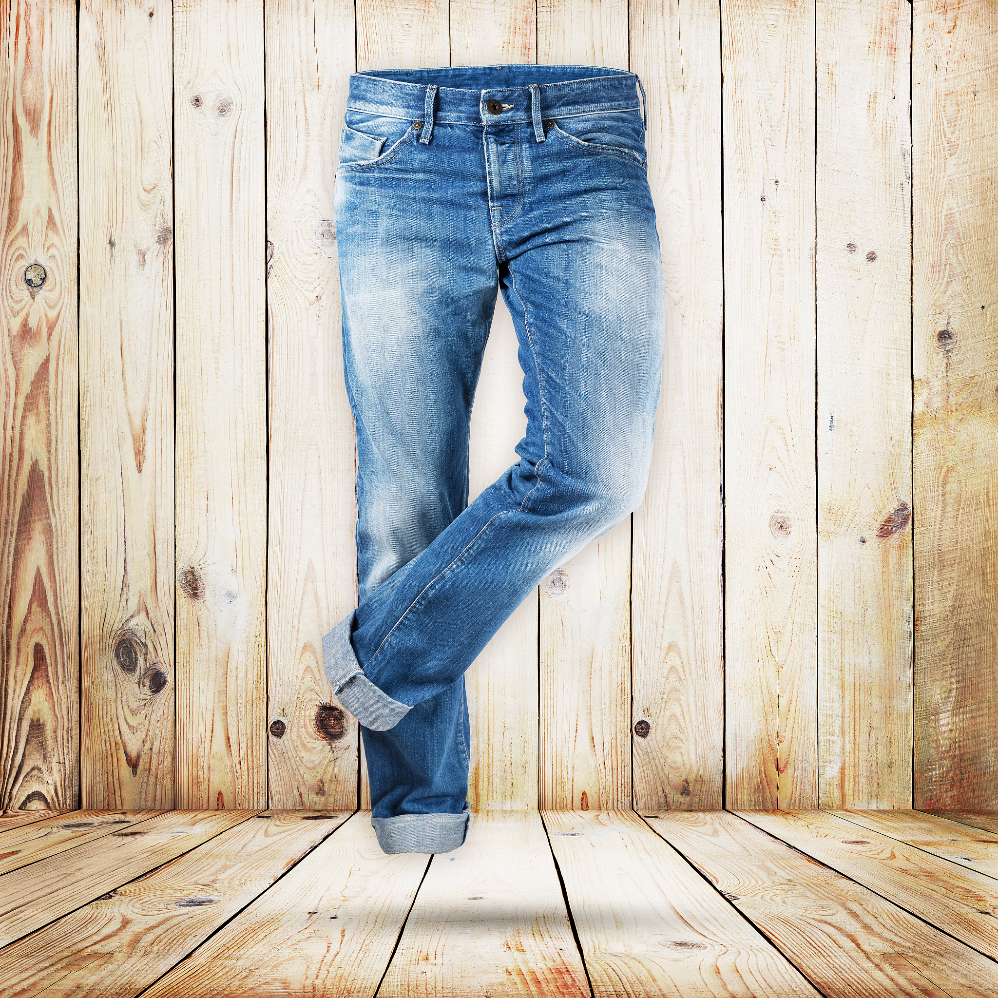 写一个关于春季牛仔裤上新的文案40个字左右11字标题