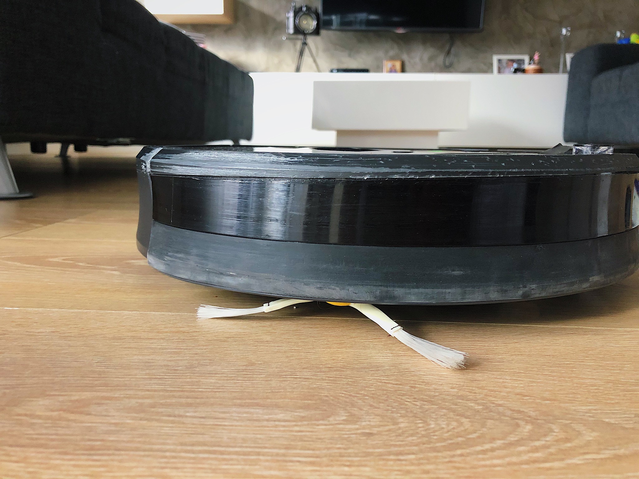 扫地机器人改良设计的摘要 2000字与其他不一样