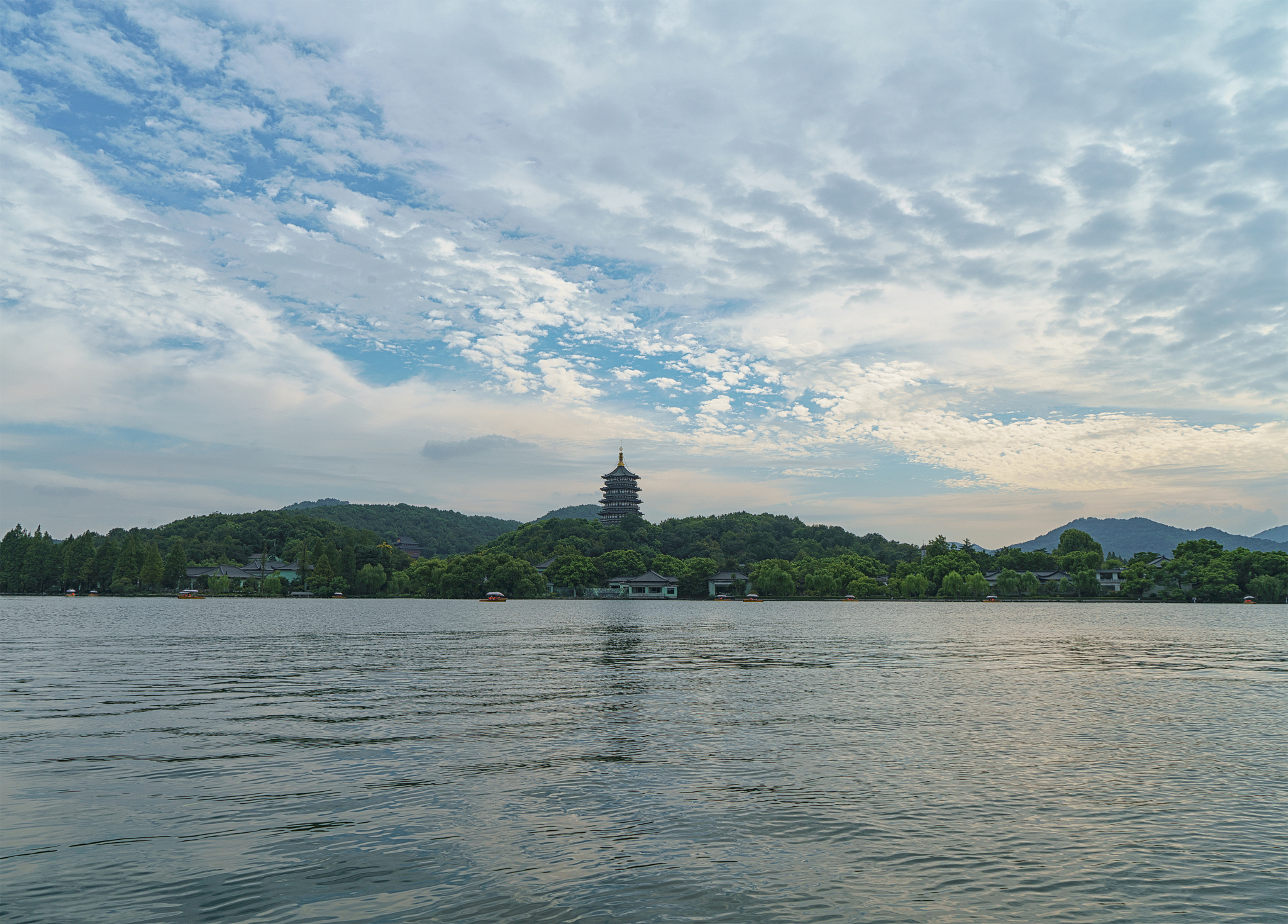 写一篇西湖文化相关散文诗