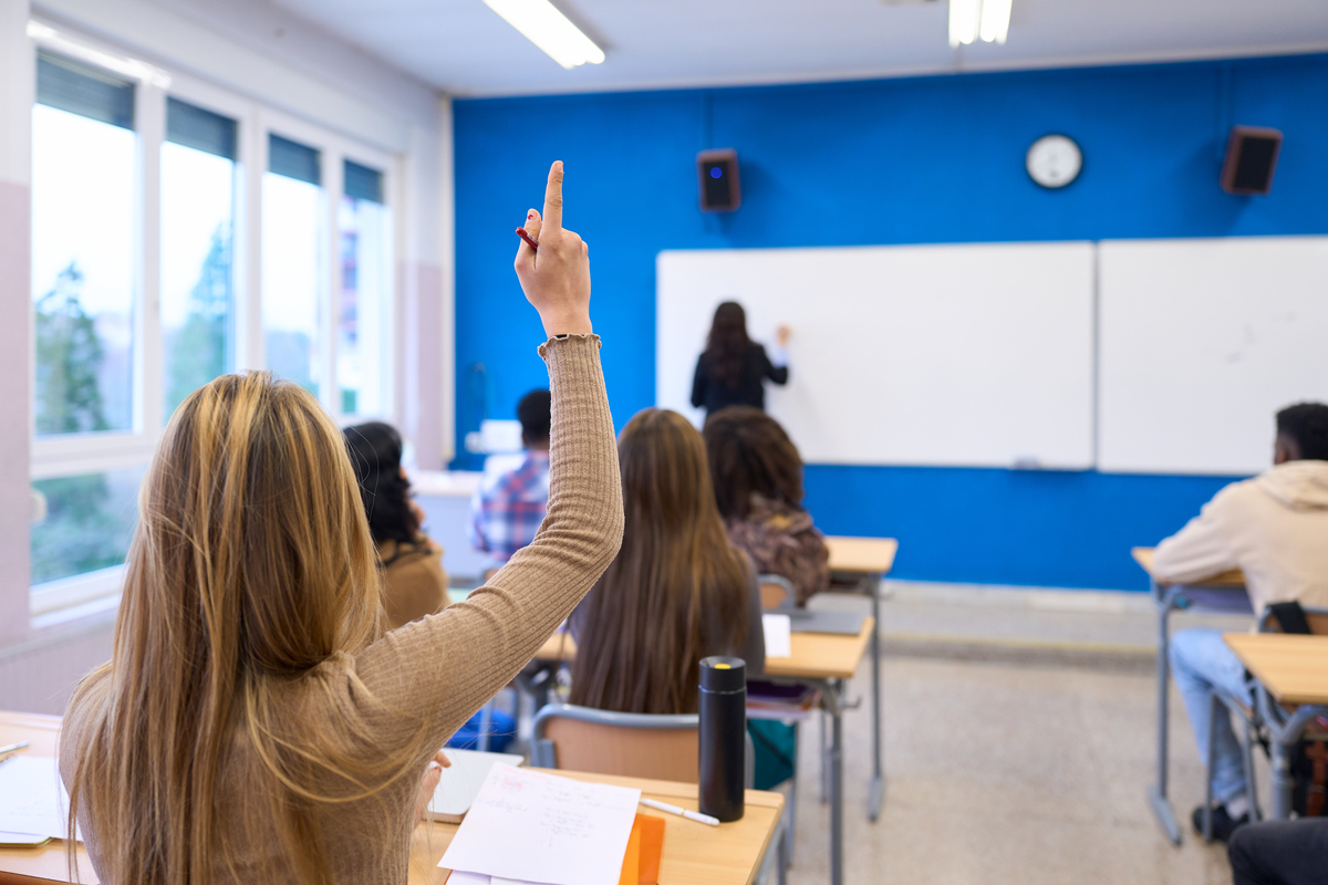 Chinese College Student's English Language Learning Journey: Challenges & Strategies