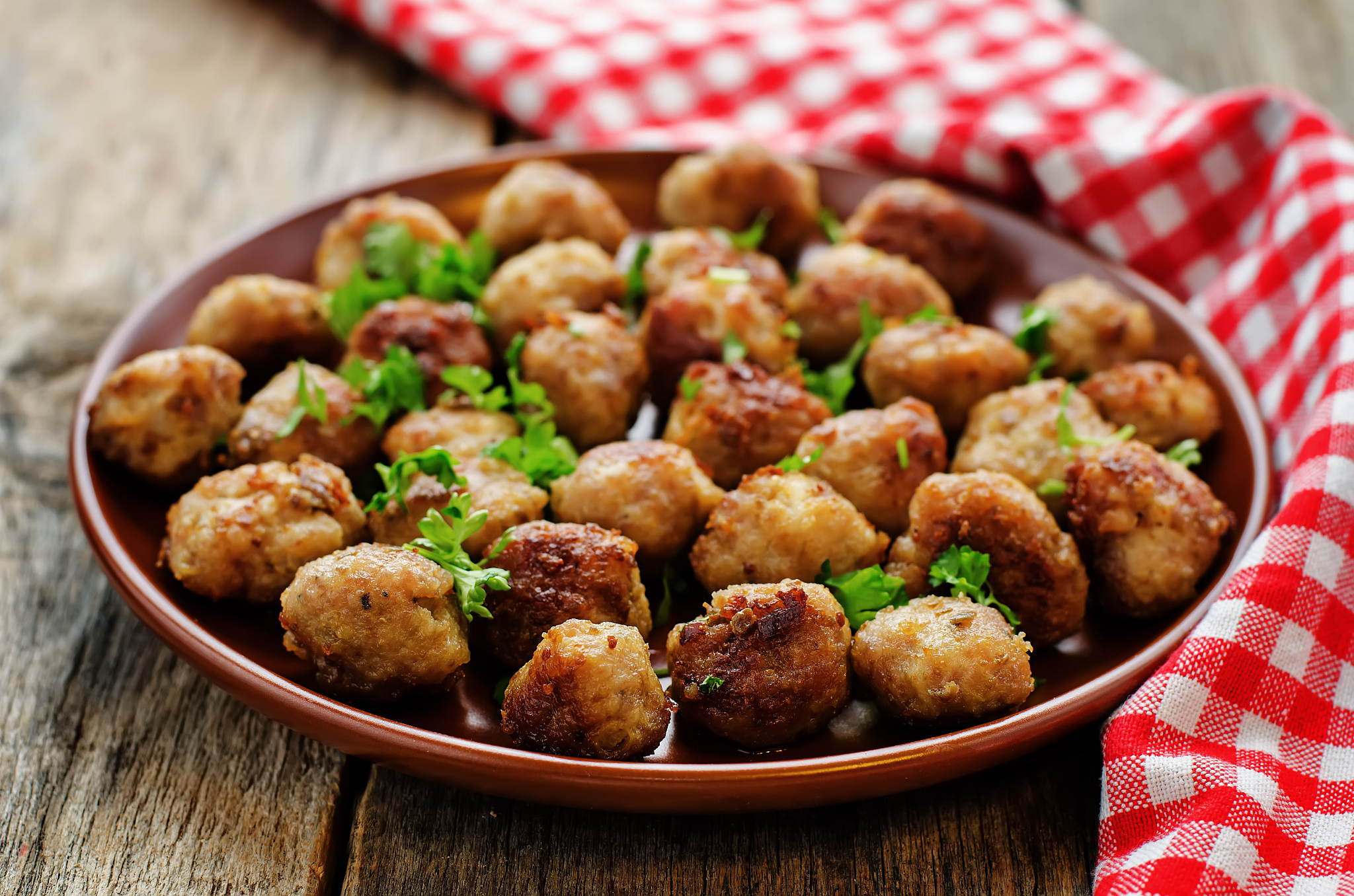 meatballs grilled with parsley