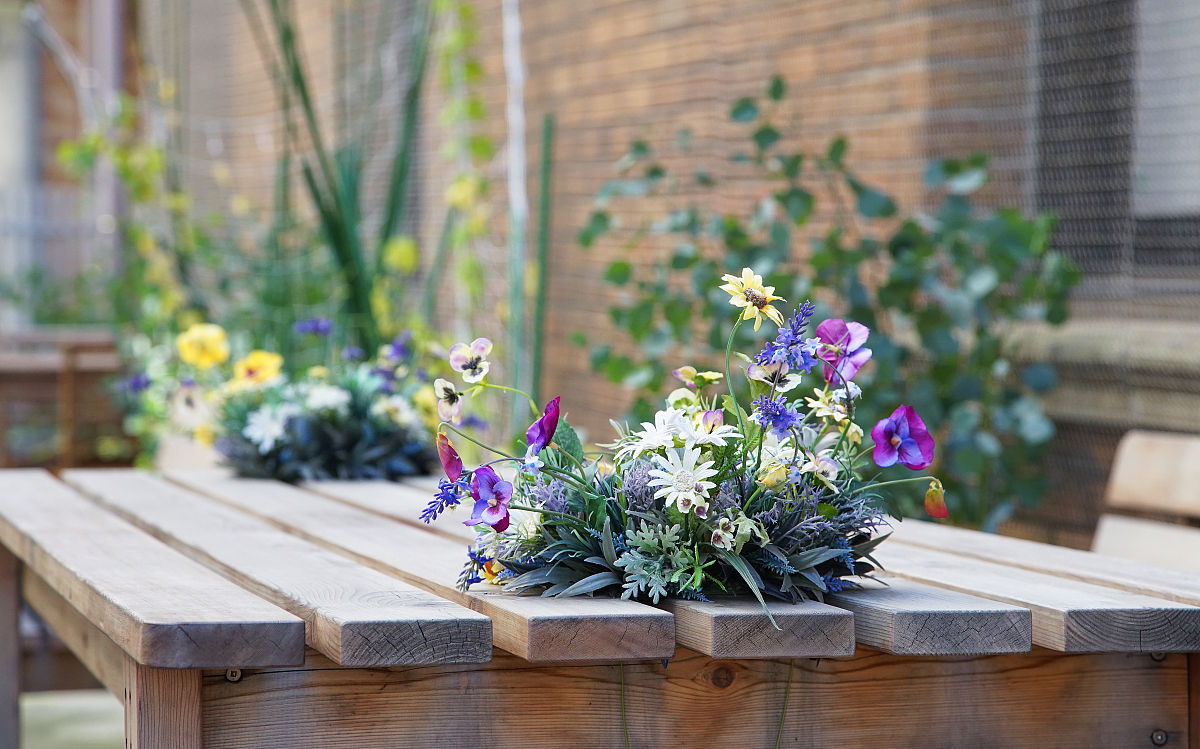 花钟设计：花材选择、色彩搭配、形状设计和自然美