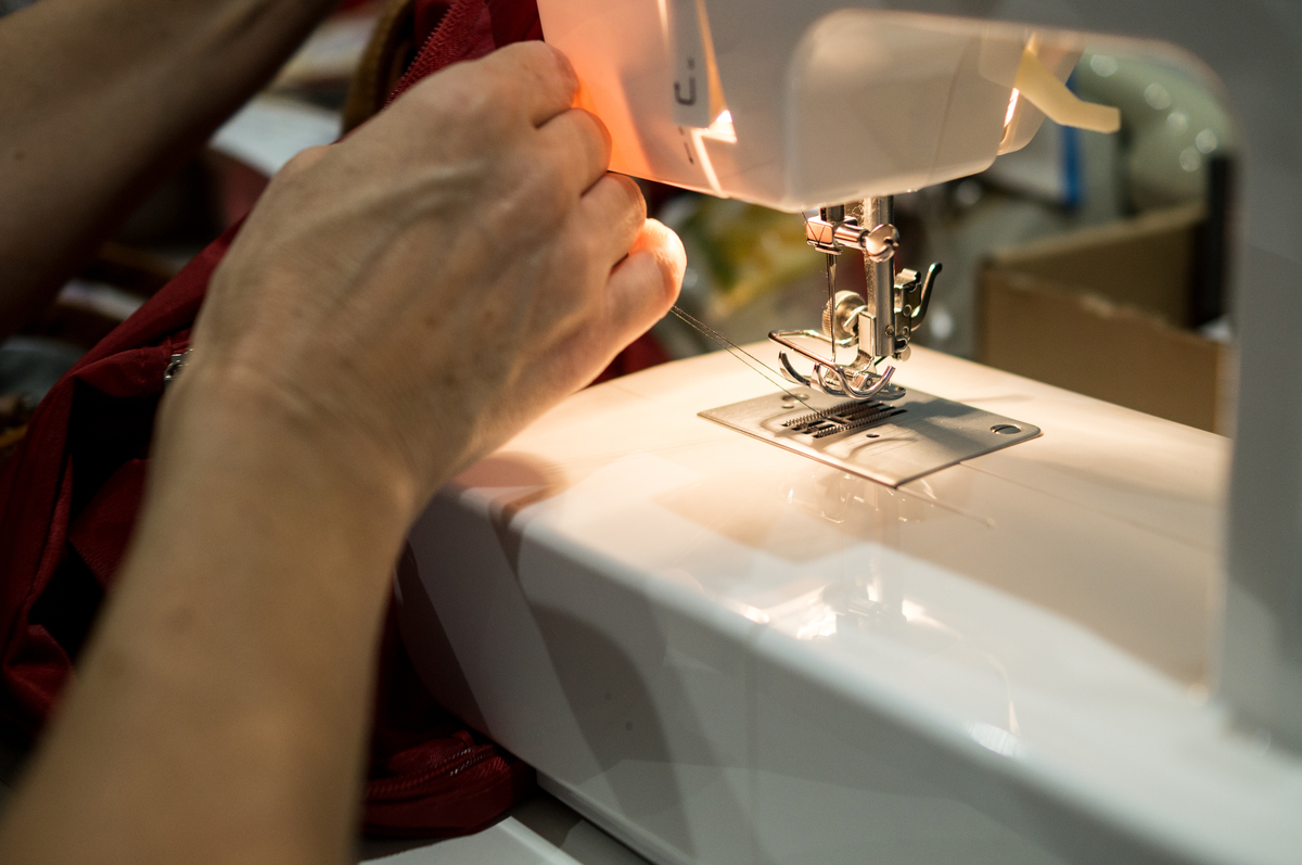 老式缝纫机压脚不走？教你快速排查解决！