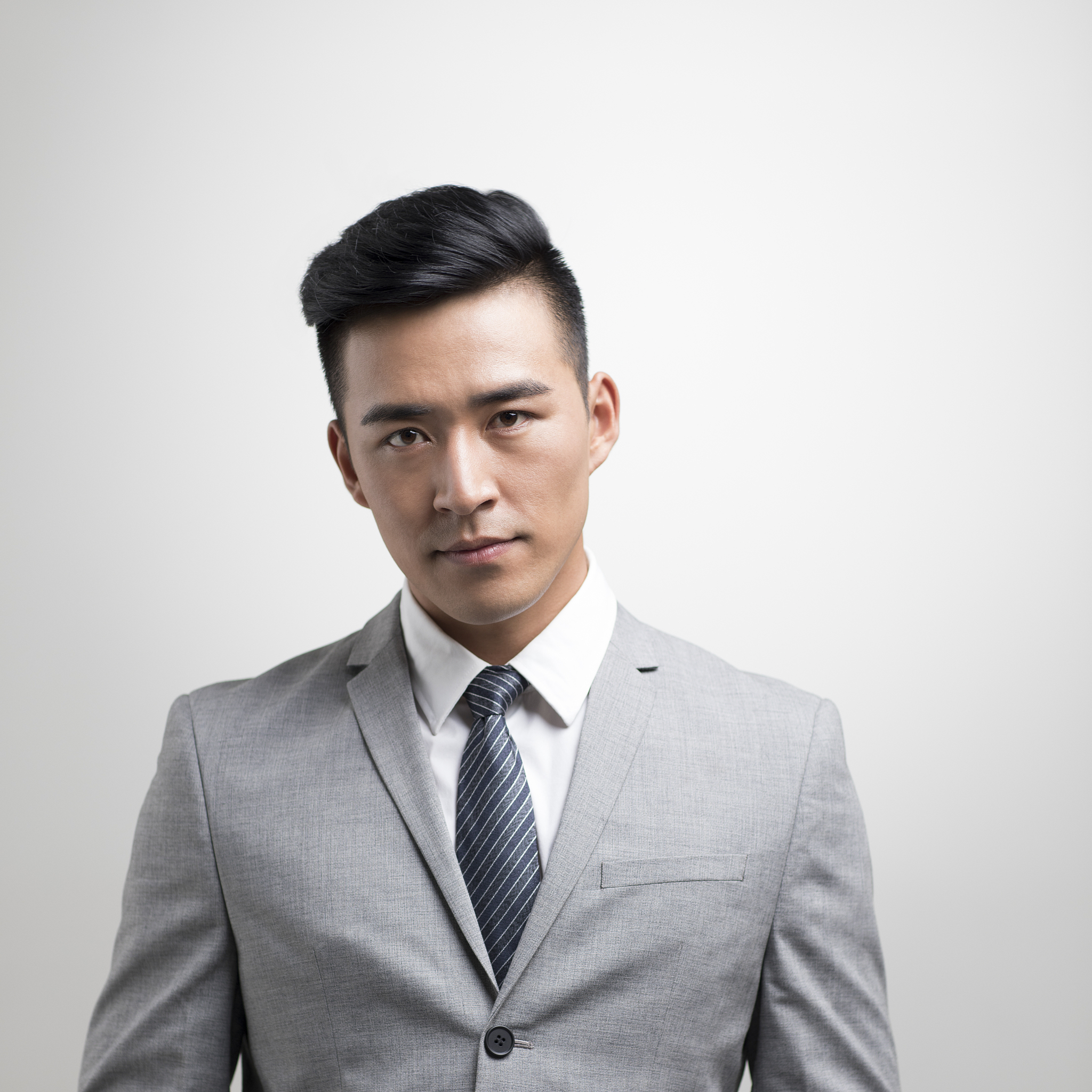 帮我设计一个40岁成熟男性的微信头像