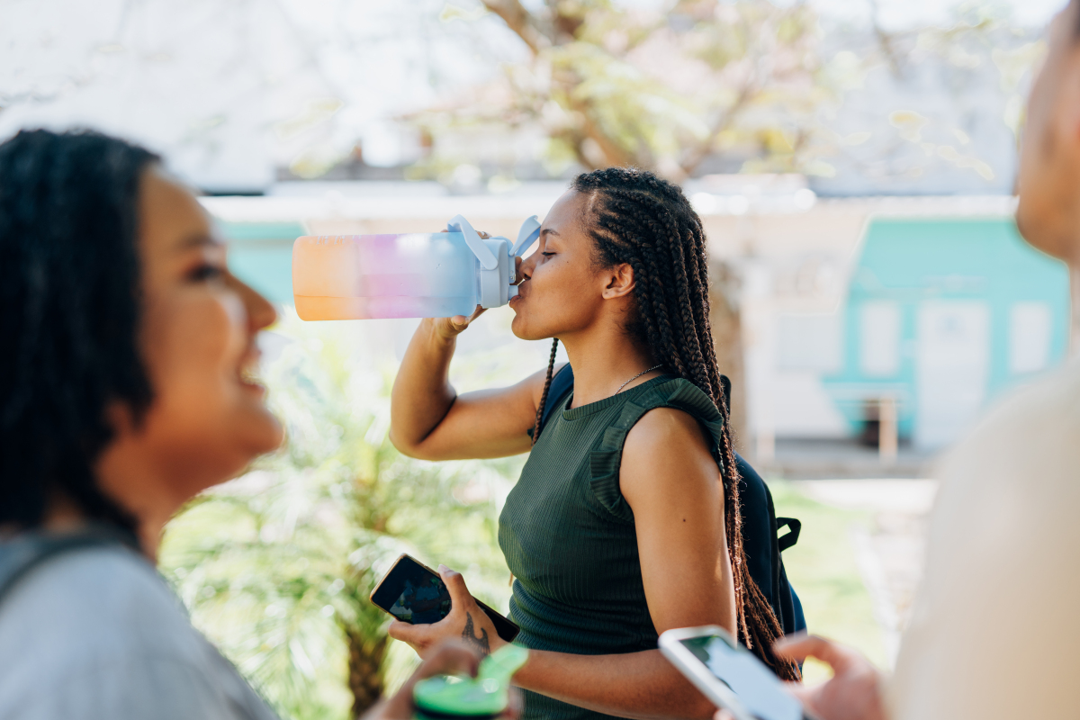 喝水新姿势，轻松成为ins涨粉达人！