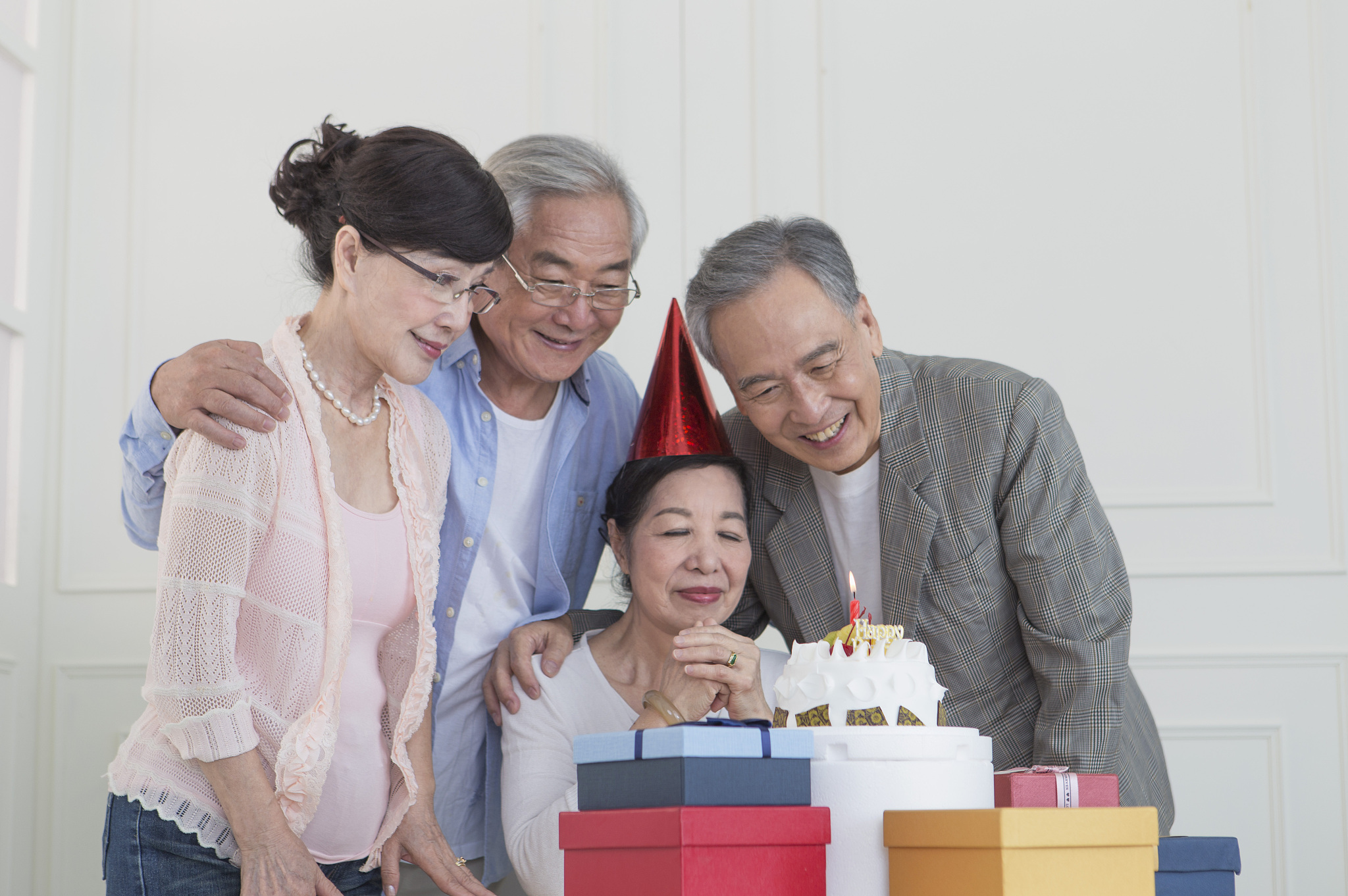 老年男人,老年女人,生日,许愿