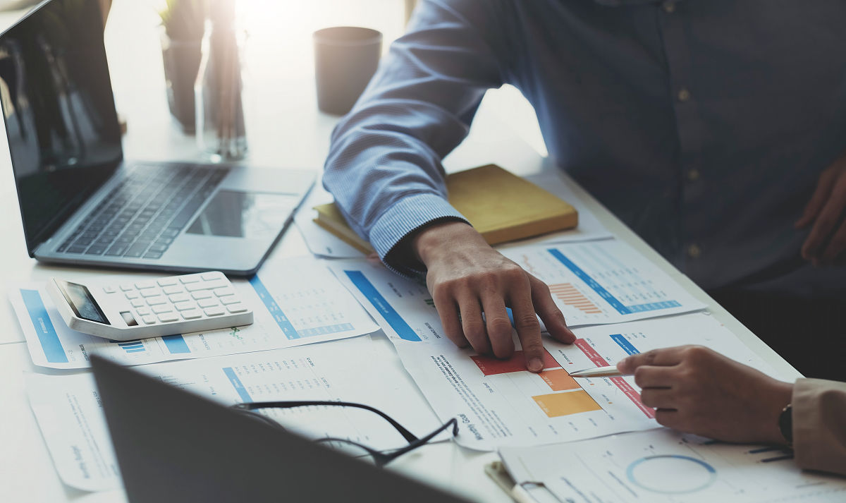 想去会计师事务所工作而不是其他企业会计部。原因怎么说