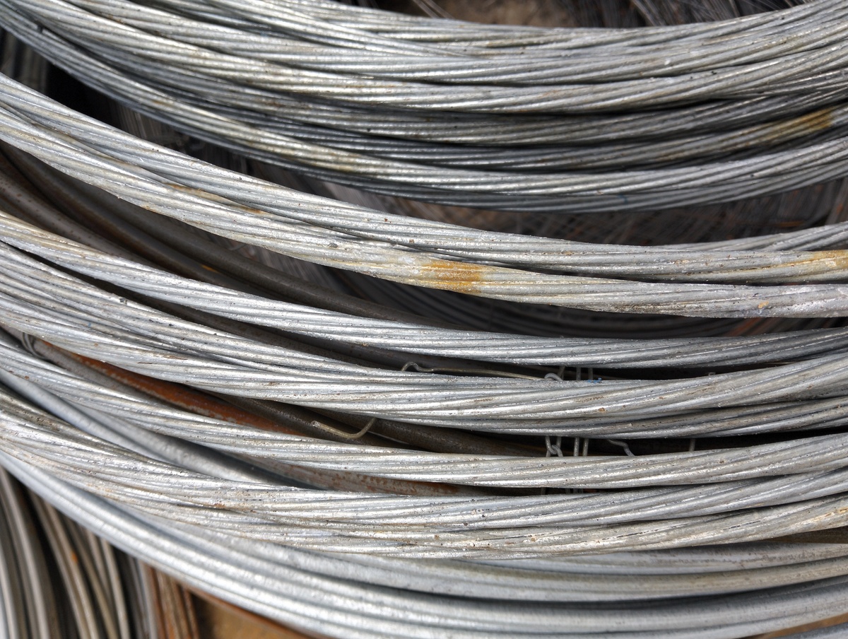 快走丝线材：铜丝或铝丝，直径约0.1mm