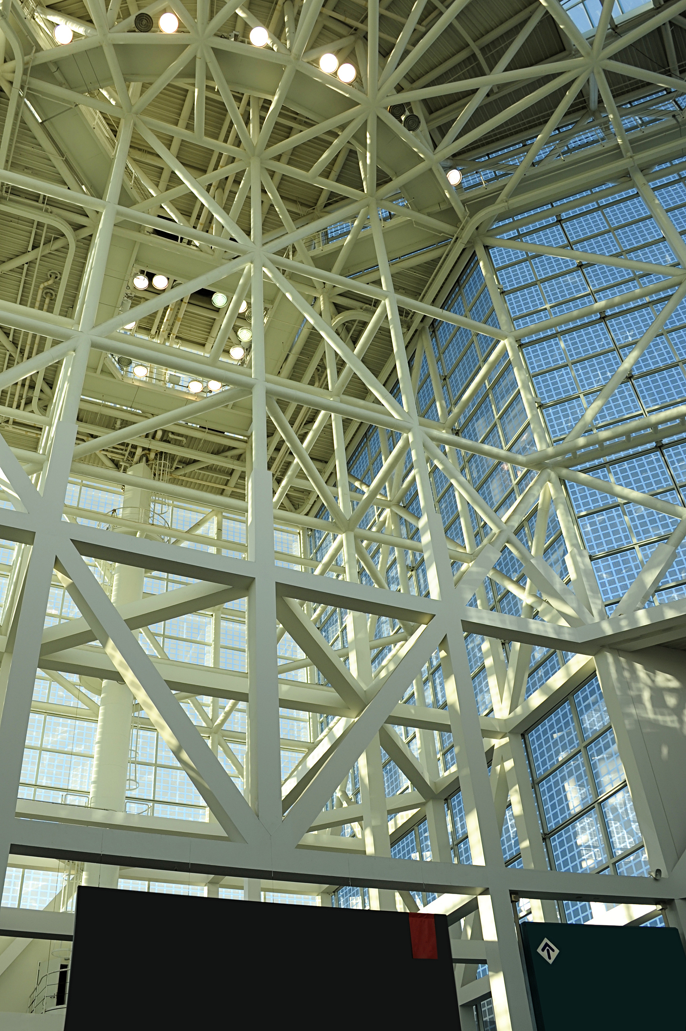 Write a section of three-story steel supermarket completed words 50 words