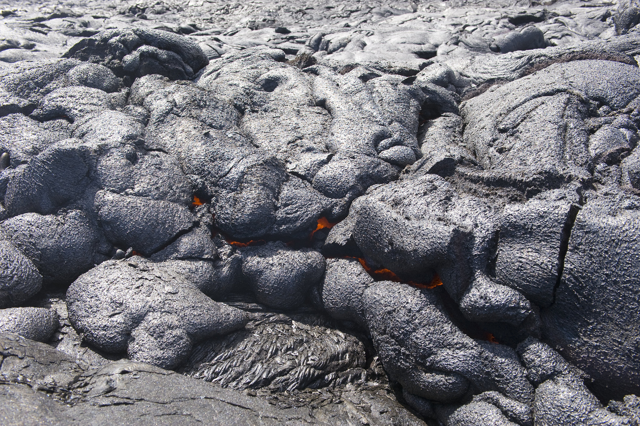 地球构造与板块运动：地震、火山、山脉形成的奥秘