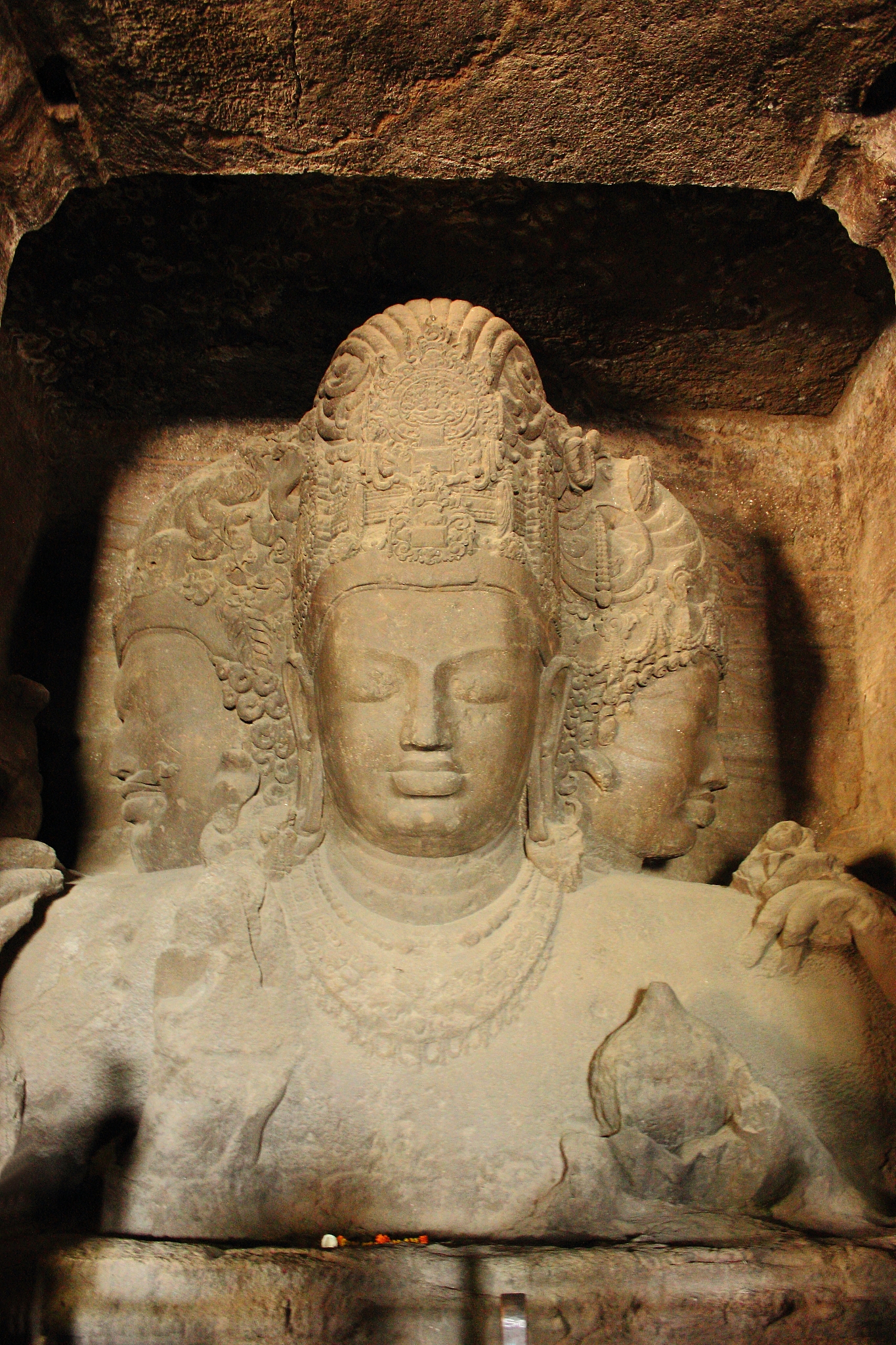 elephanta caves carving of hindu god vishnu