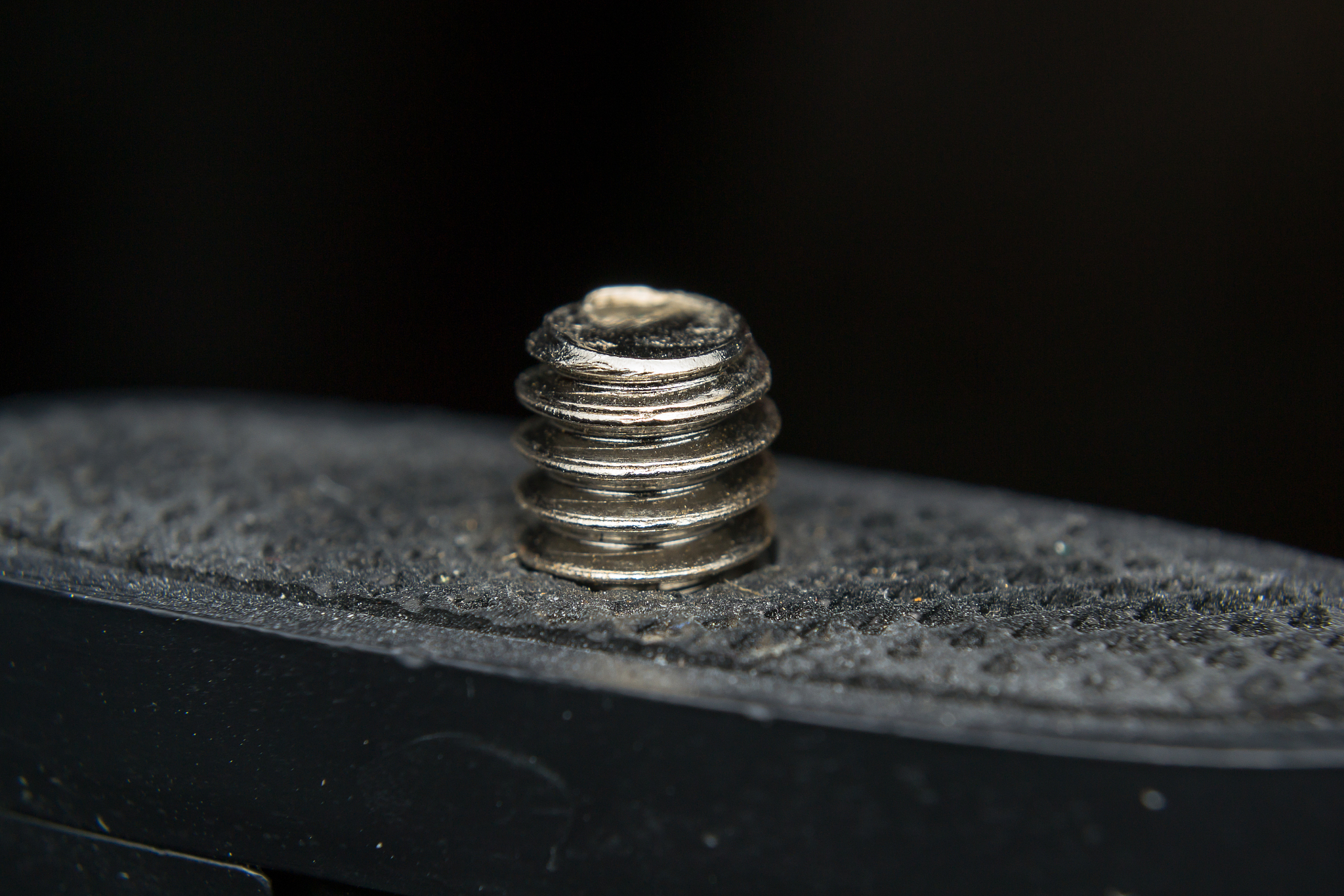 滚筒洗衣机三脚架螺丝断一个怎么办？影响使用吗？