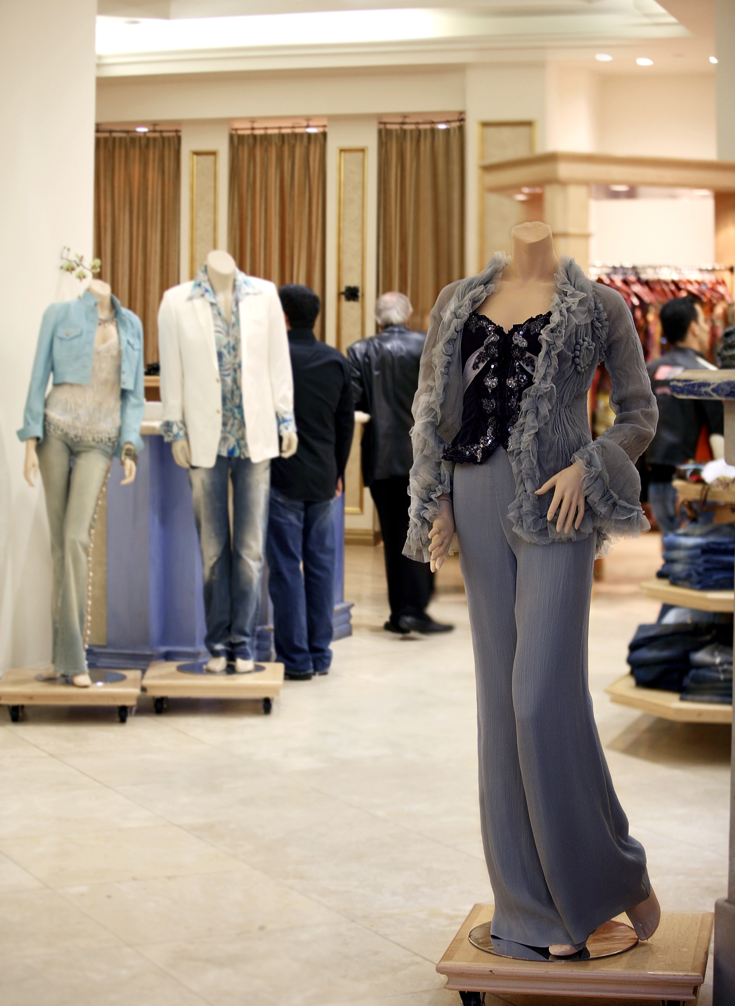 取一些轻奢女装的品牌名字要20个