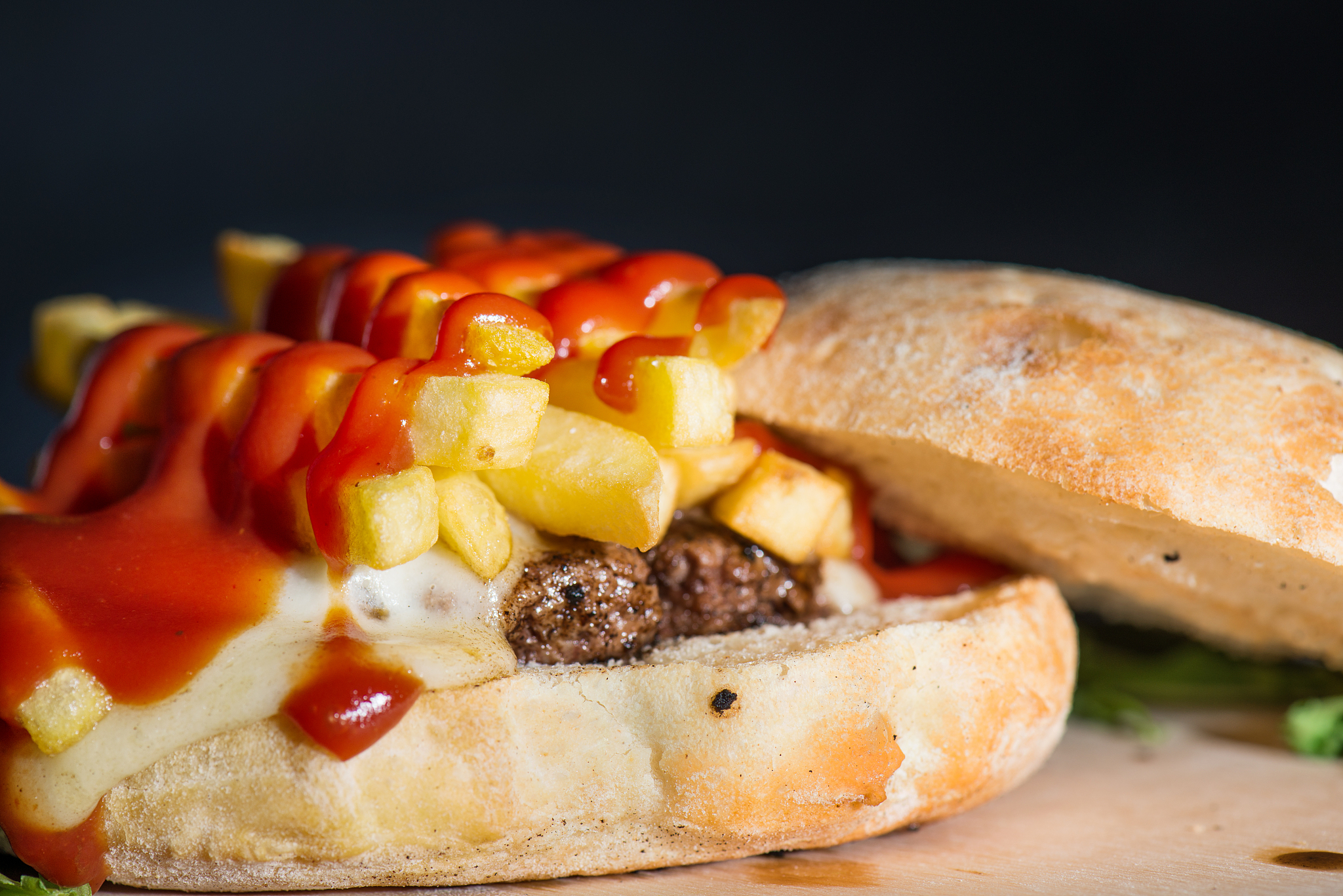 番茄观察需要加碘液吗番茄观察不需要加碘液。碘液通常用于检测淀粉质而番茄不含淀粉质。番茄观察可以通过观察果实的颜色、大小、形状和纹路等特征以及观察植株的生长情况来进行。土豆如何正确切片观察