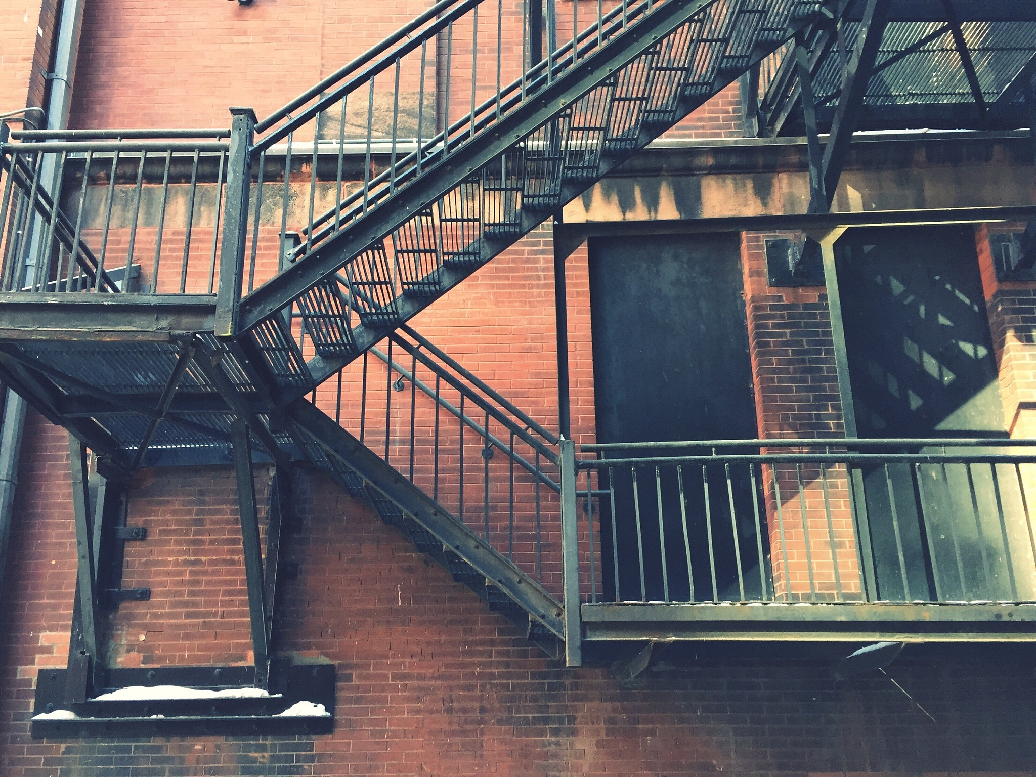 建筑防火规范中怎么认定建筑屋面是不是安全区域的