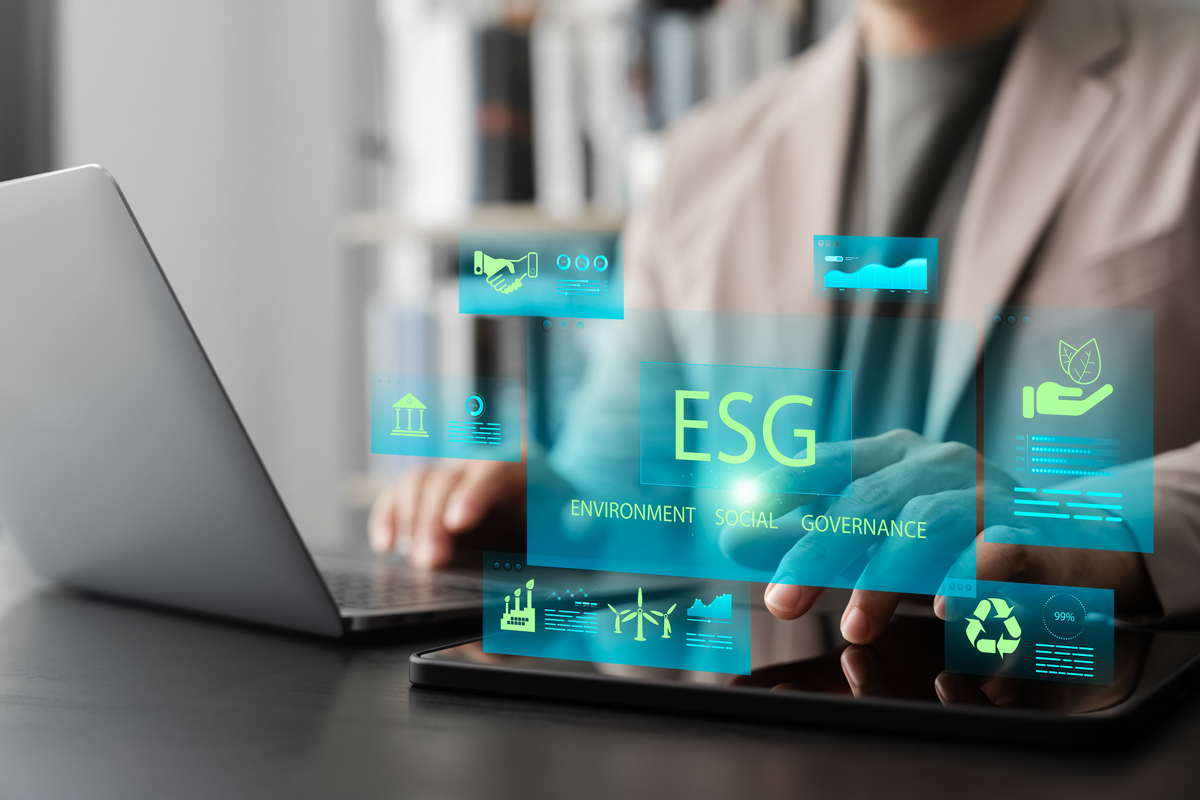 请用英文写一篇题目smart life in the future的文章