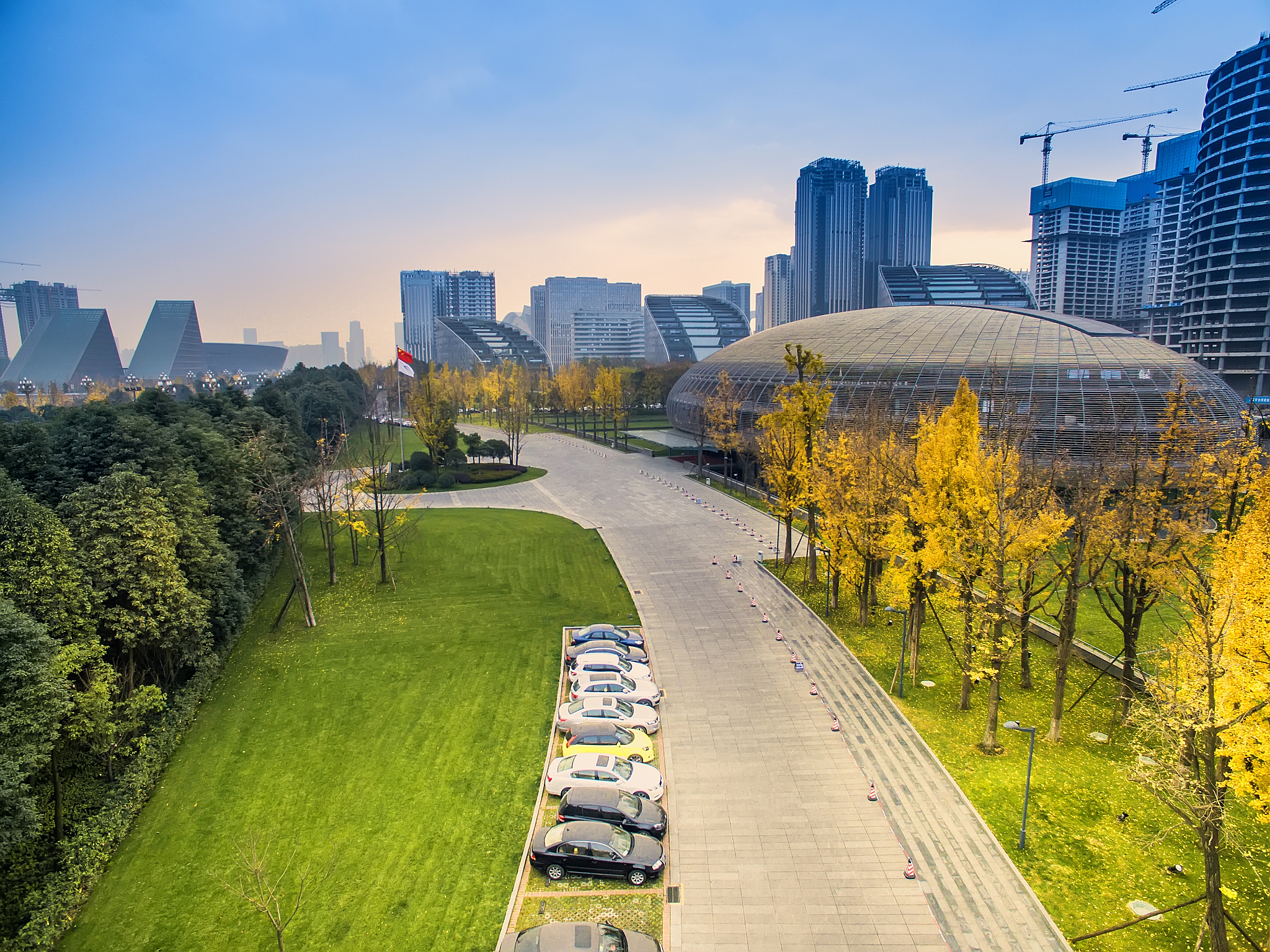 女生可以报成都建筑专业学校建筑工程管理专业吗