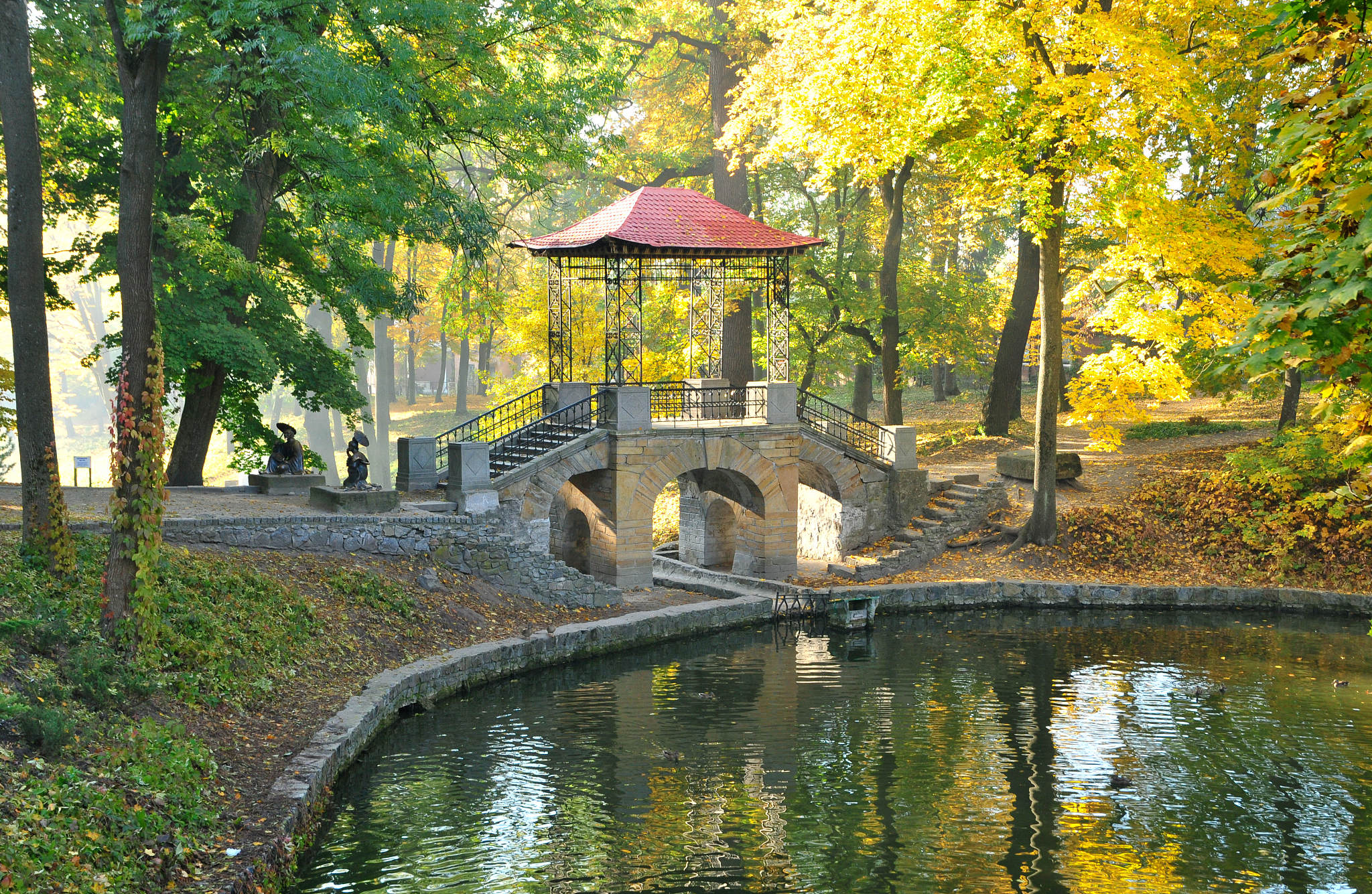 旅顺太阳沟景区：国家AAAA级旅游景区，集自然风光、文化遗址和军事景观于一体
