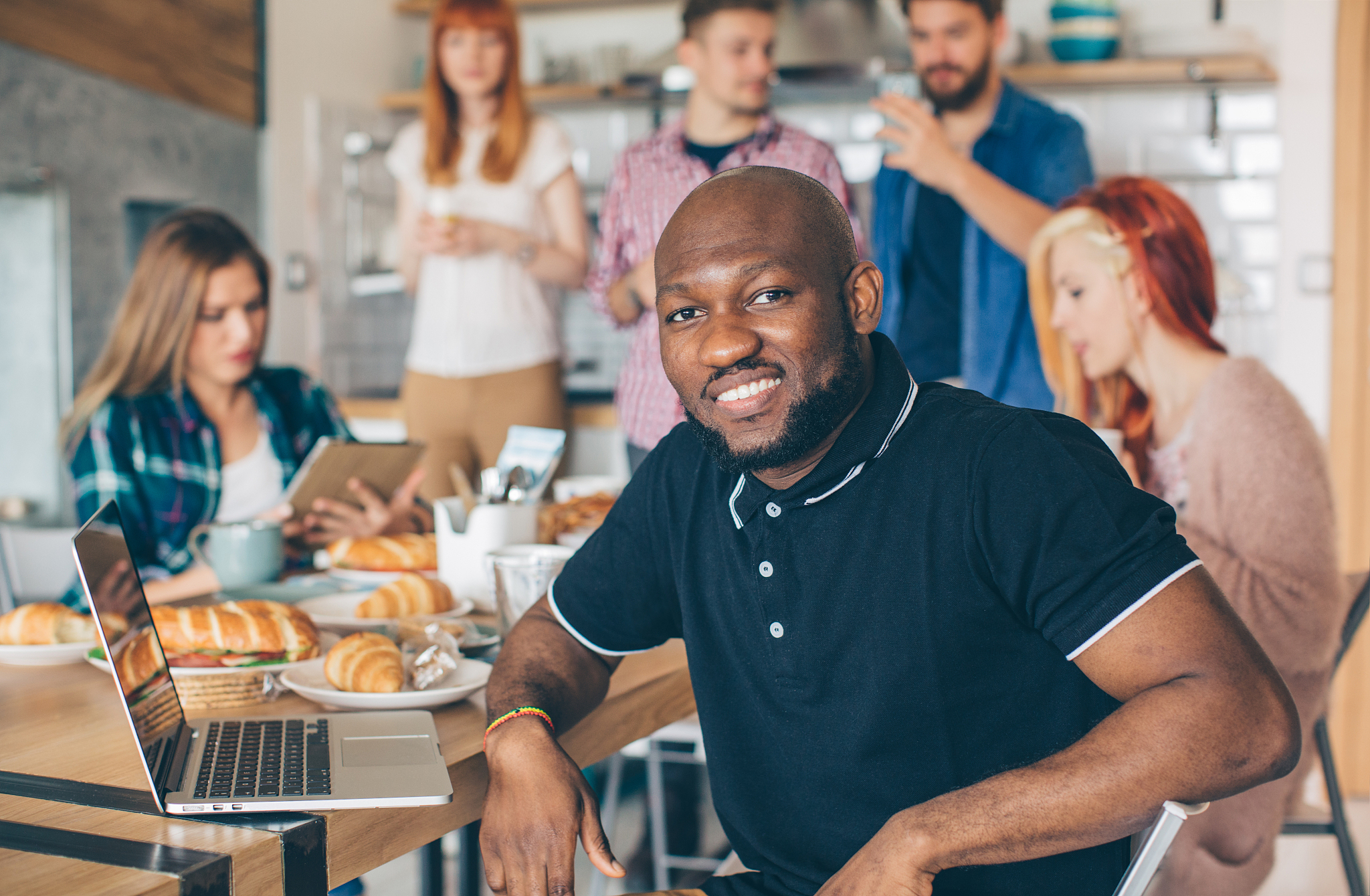 写一首骂室友的歌