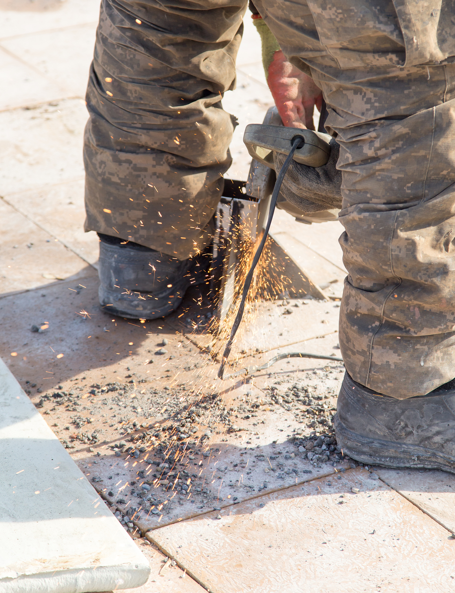 混凝土回弹检测为什么要测碳化深度？