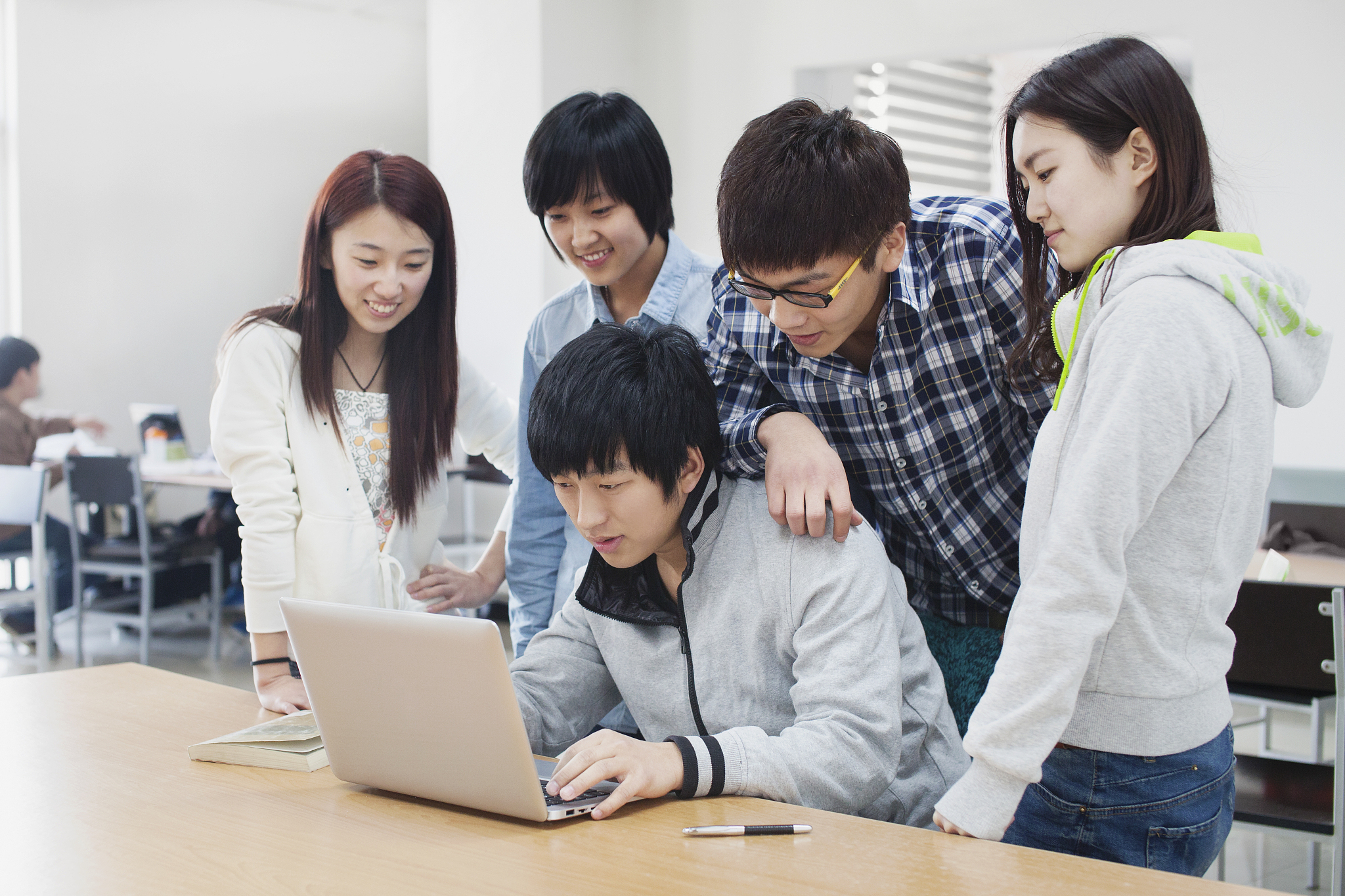 初中毕业的男生选什么专业好就业？