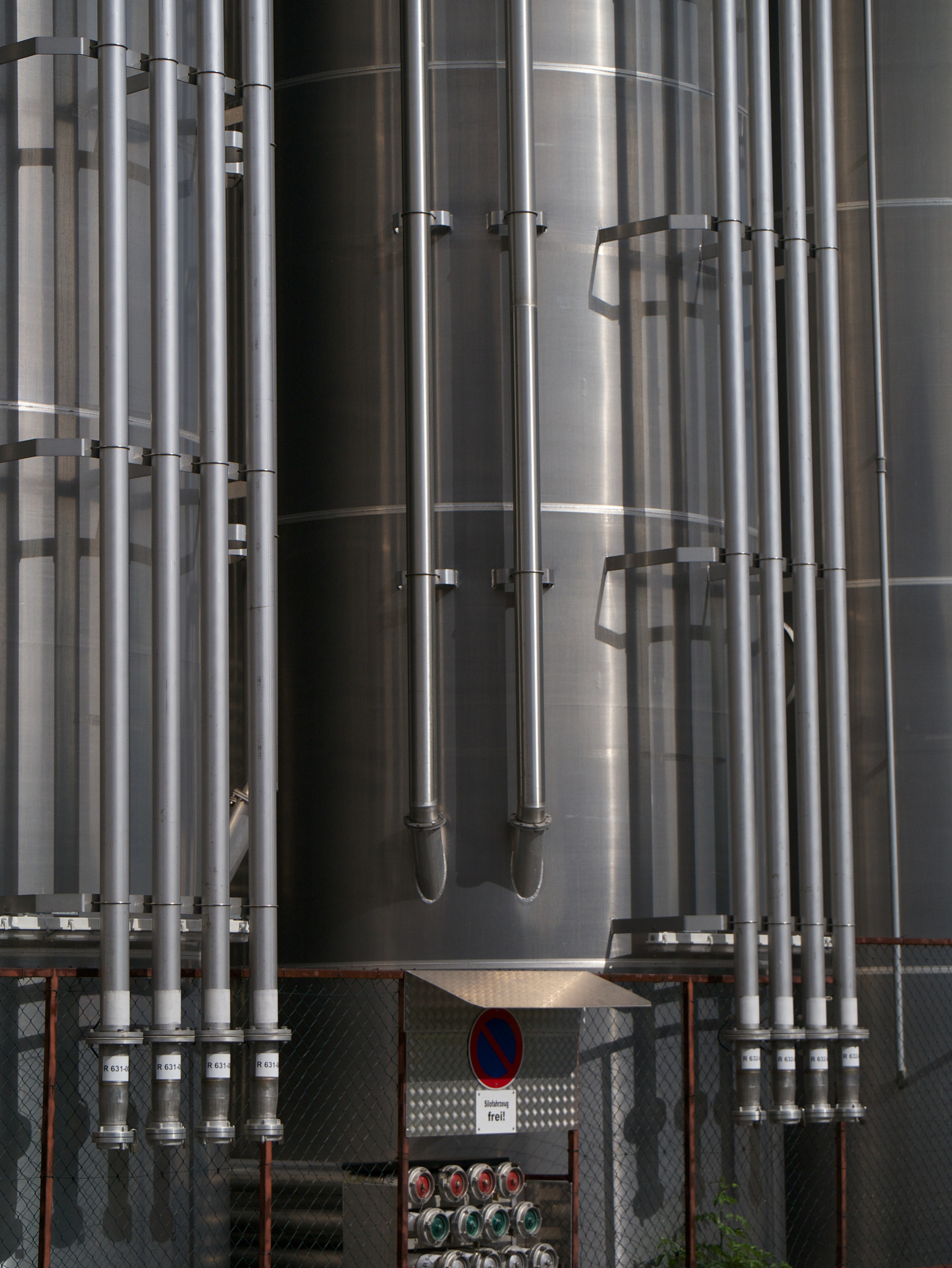 不锈钢冷凝管：耐腐蚀、高导热、长寿命冷凝系统选择